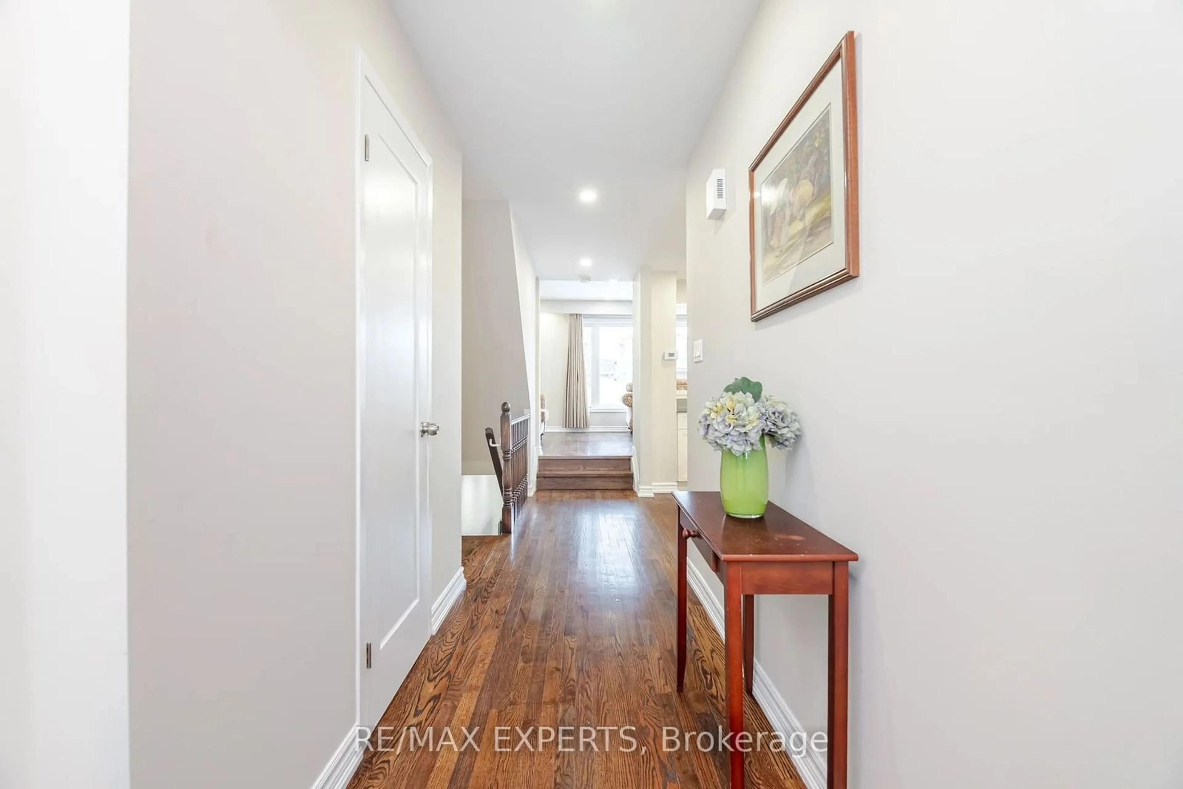 Indoor entryway for 509 Cavell Dr, Mississauga Ontario L5B 2P2