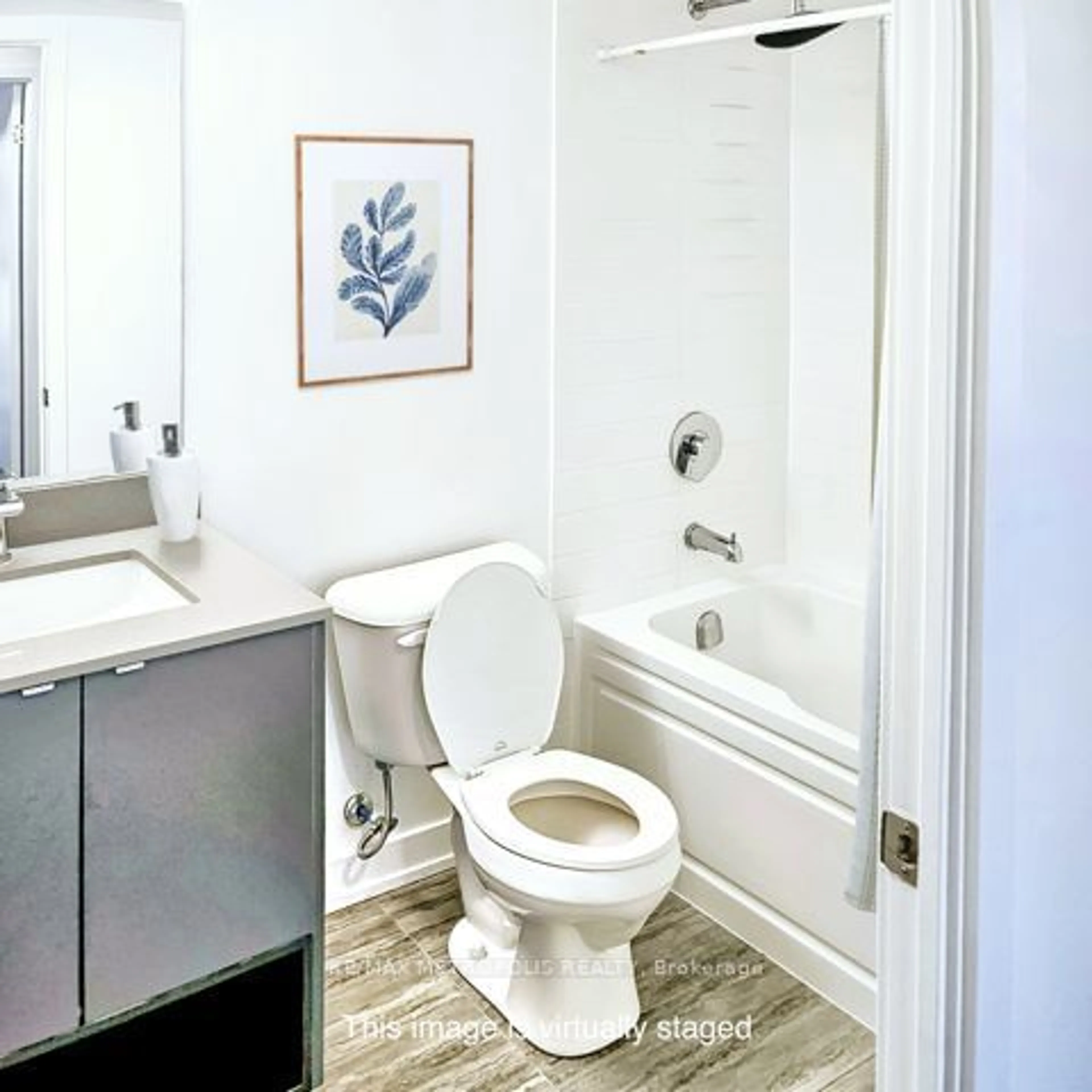 Standard bathroom, unknown for 1117 Cooke Blvd #A506, Burlington Ontario L7T 0C6