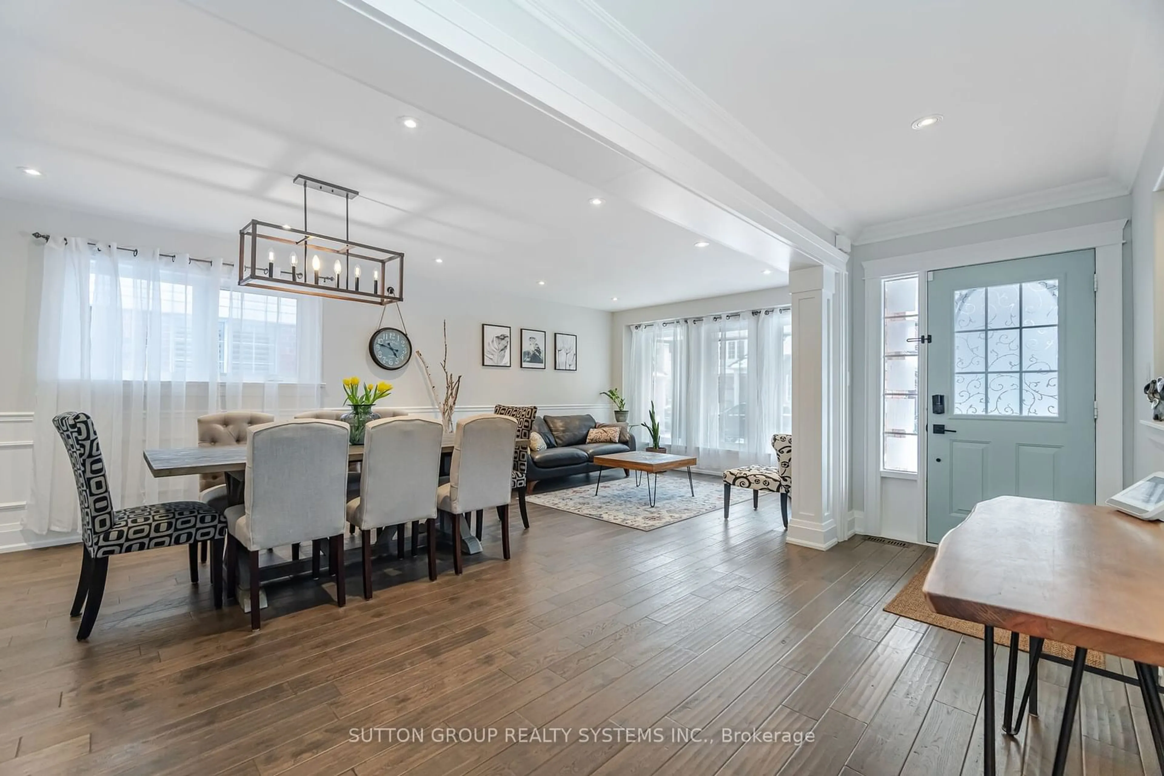 Dining room, wood/laminate floor for 984 Lancaster Blvd, Milton Ontario L9T 6E1