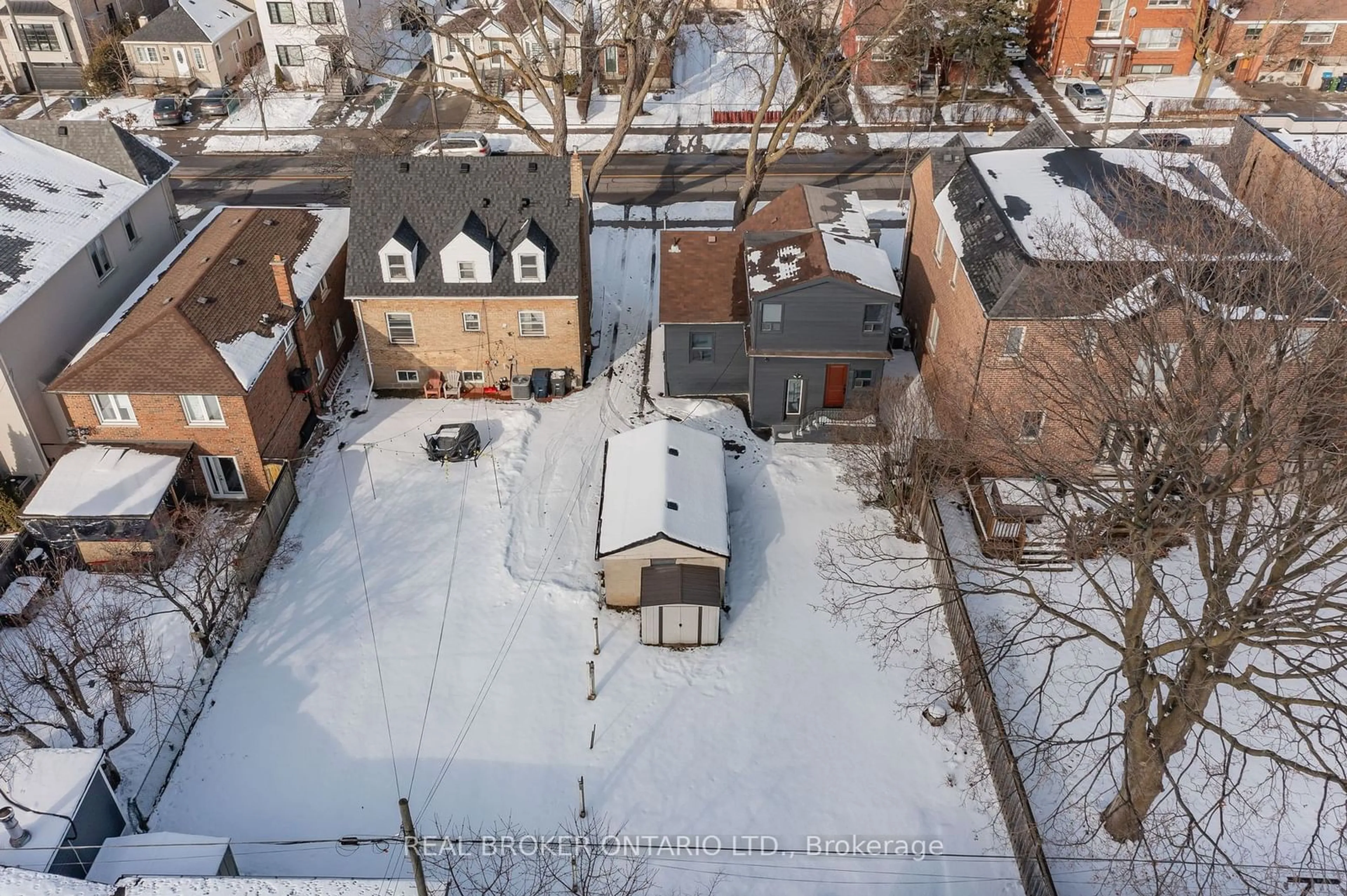 A pic from outside/outdoor area/front of a property/back of a property/a pic from drone, street for 905 & 907 Glencairn Ave, Toronto Ontario M6B 2A6