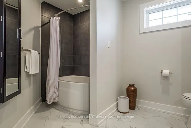 Additional property image - 822 Danforth Pl