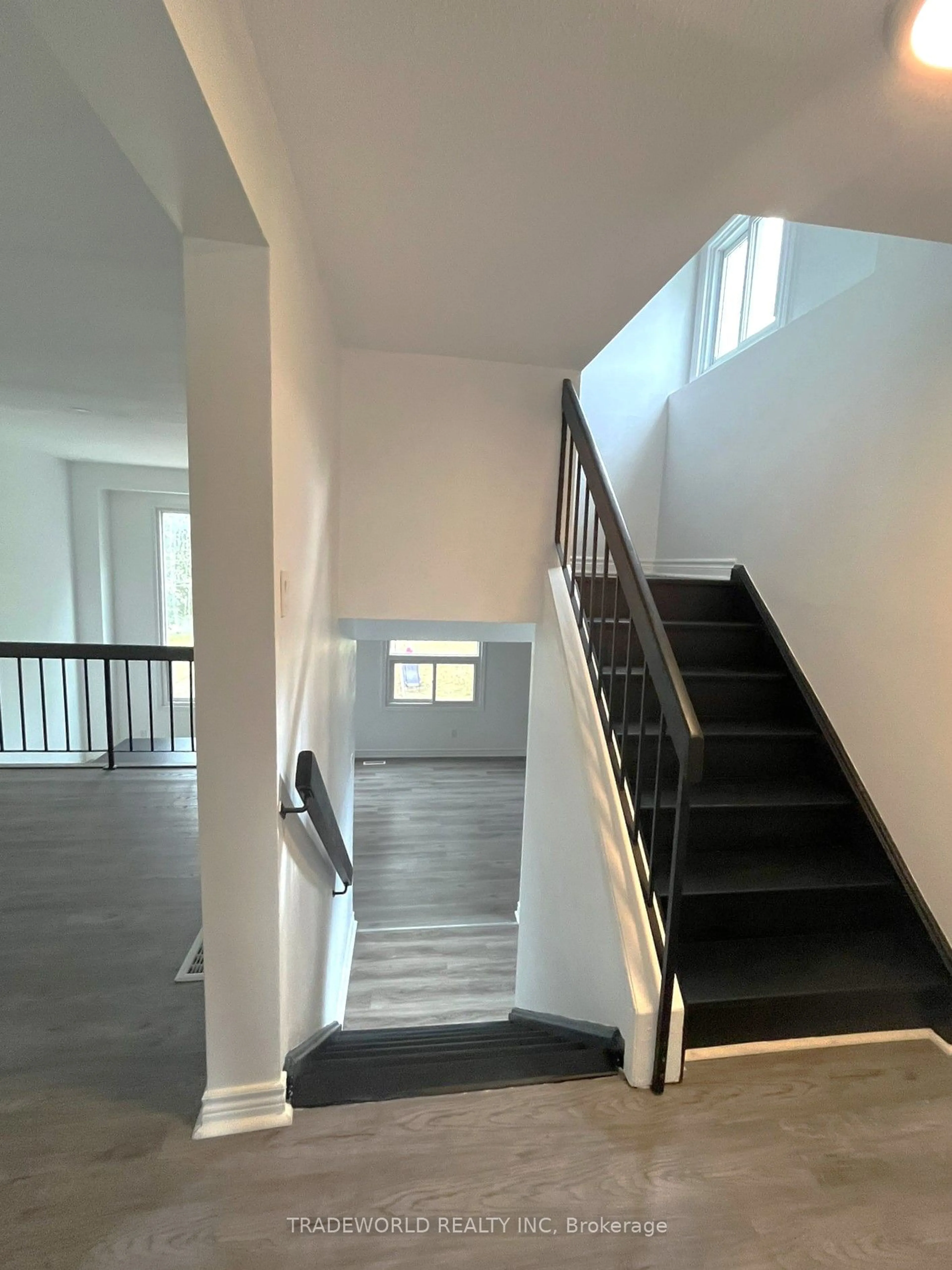 Stairs for 7465 Bybrook Dr, Mississauga Ontario L4T 3R3