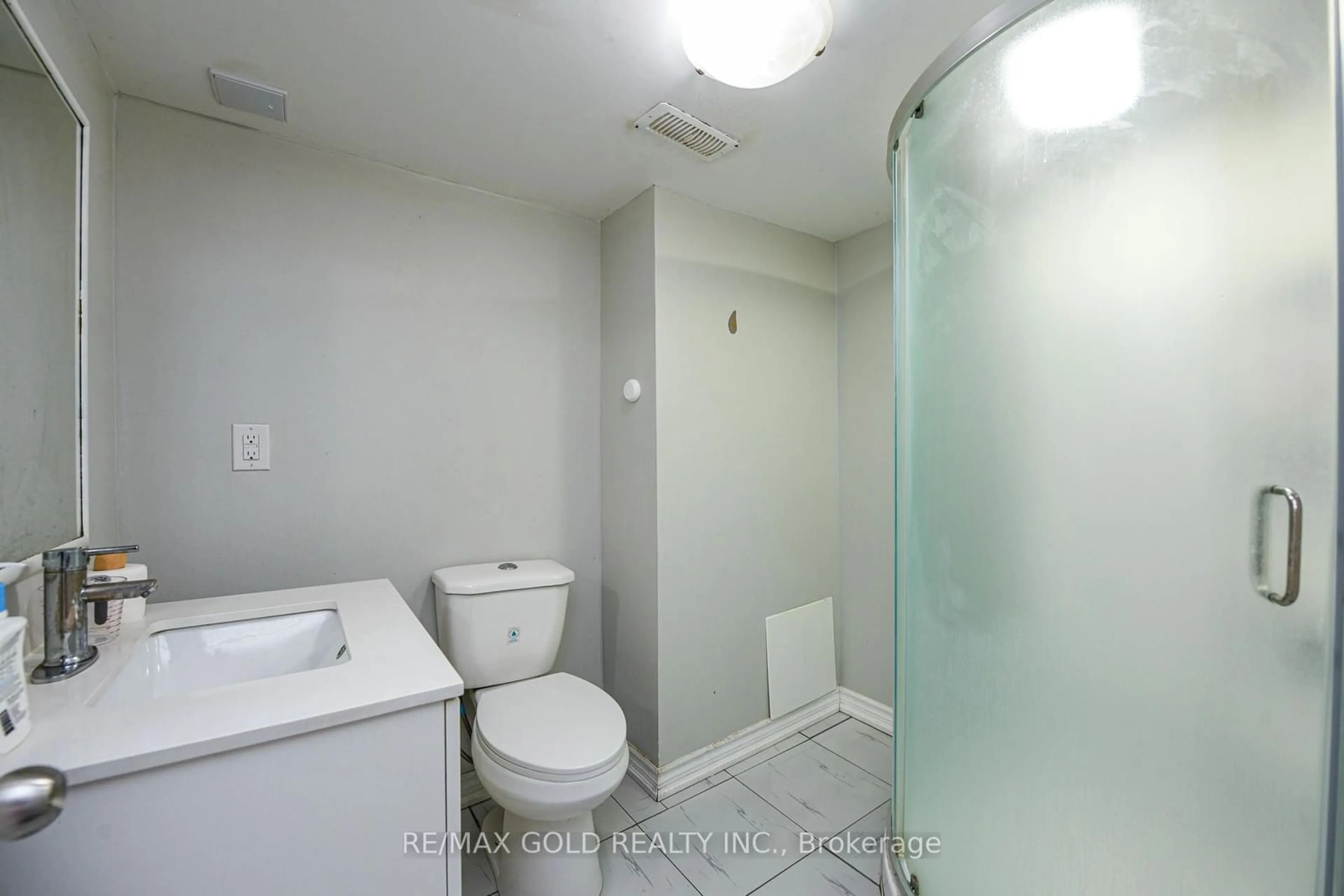 Standard bathroom, unknown for 80 Tiller Tr, Brampton Ontario L6X 4S6