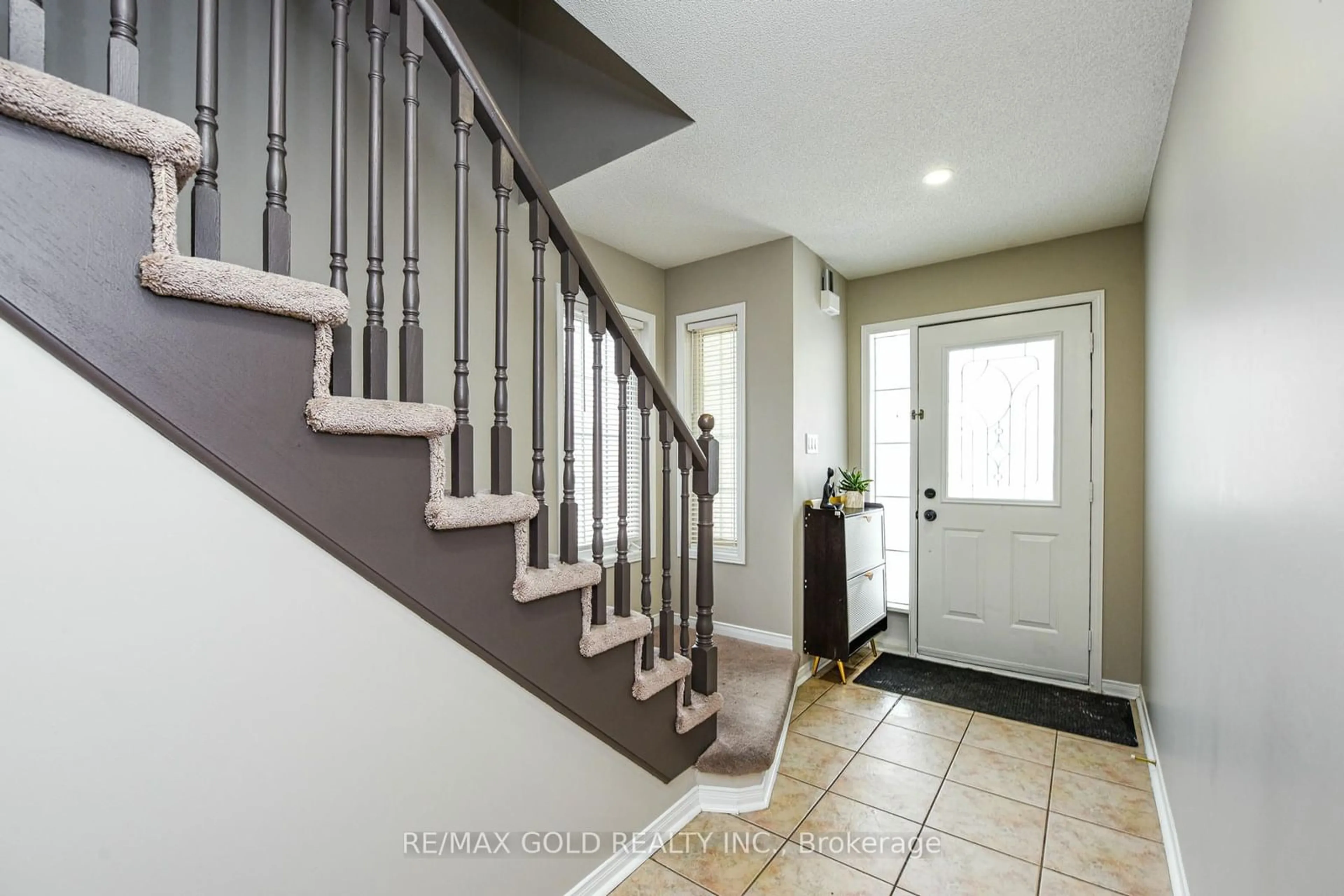 Indoor entryway for 80 Tiller Tr, Brampton Ontario L6X 4S6