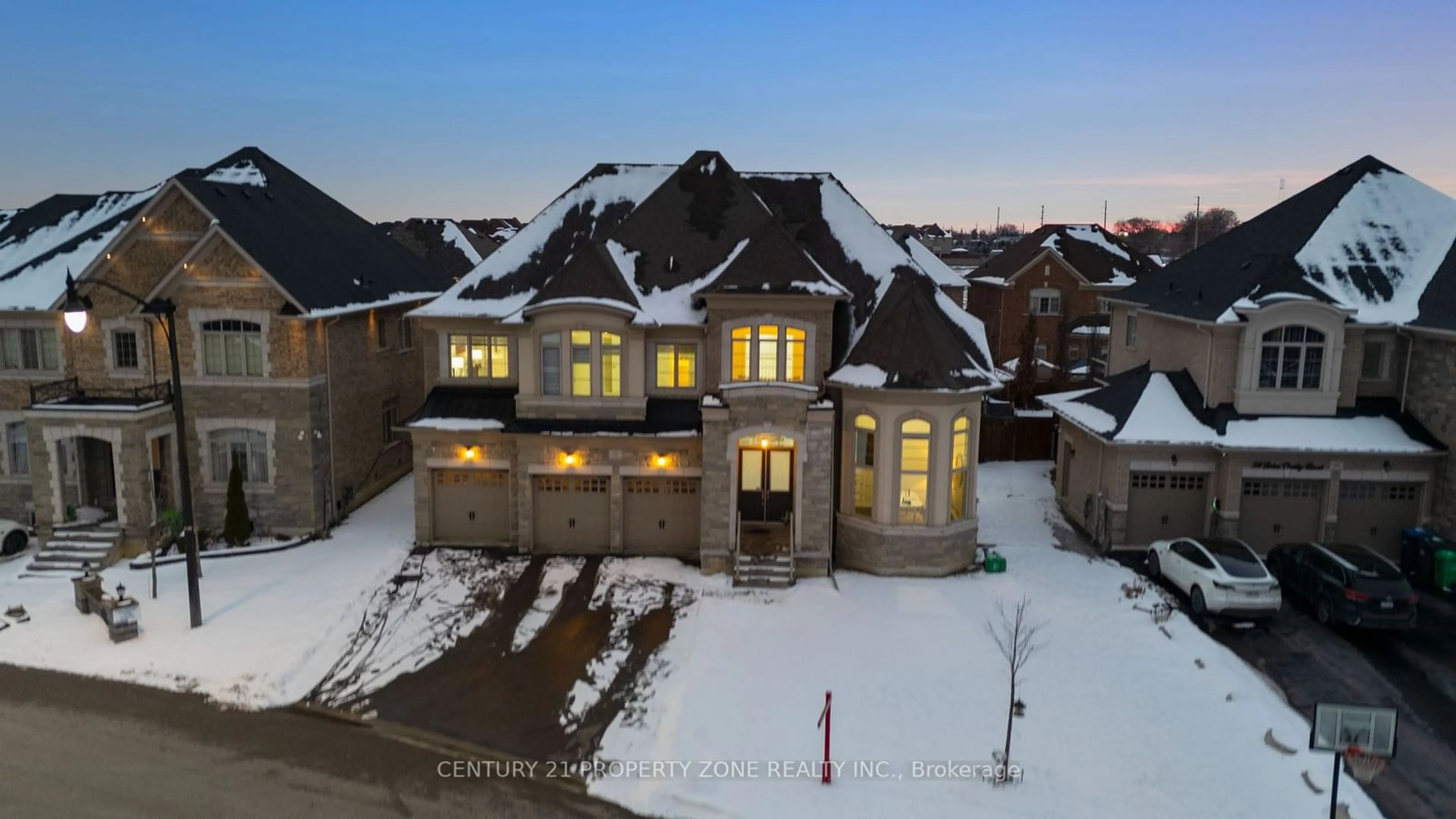 A pic from outside/outdoor area/front of a property/back of a property/a pic from drone, street for 32 Sister Oreily Rd, Brampton Ontario L6P 4C6