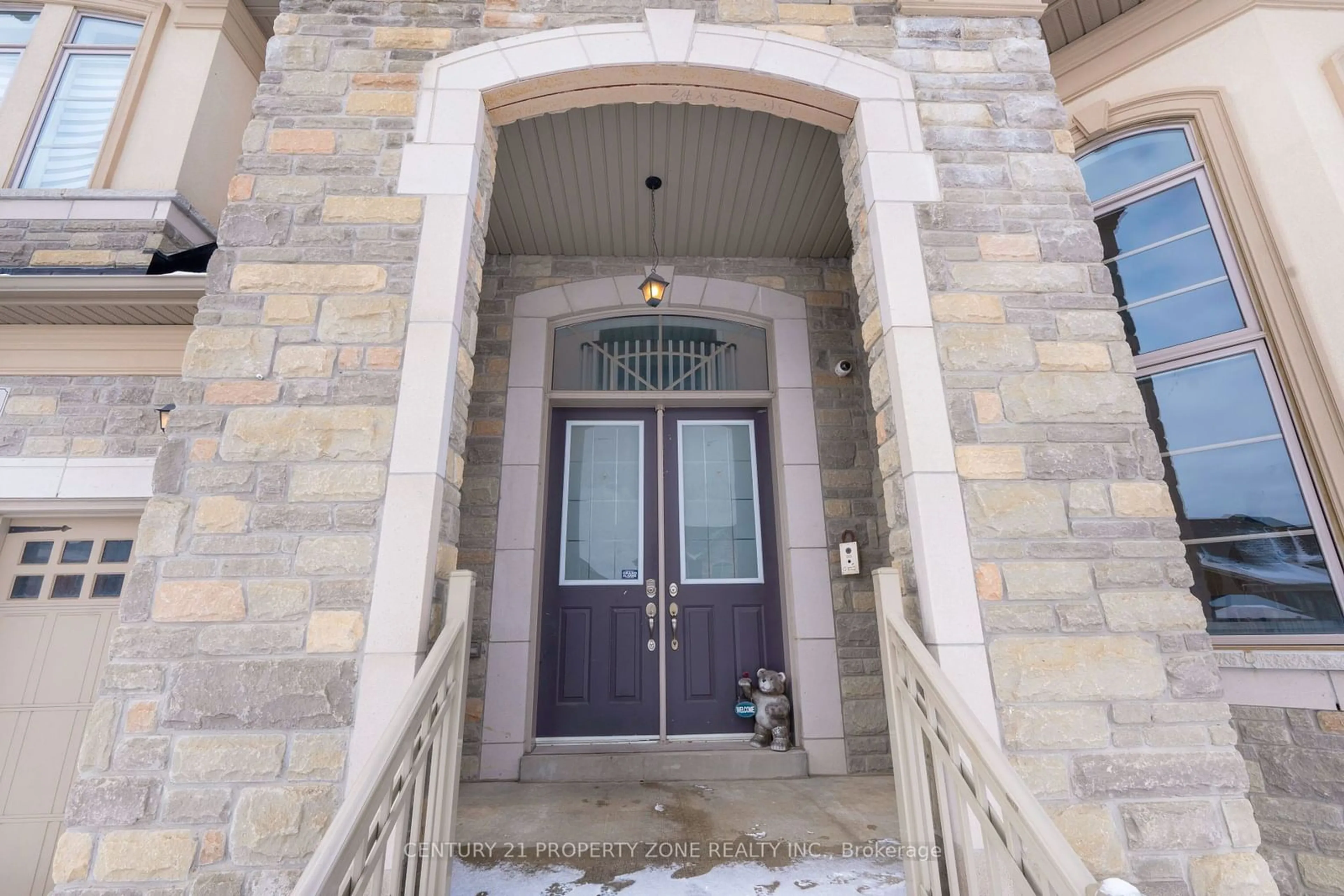 Indoor entryway for 32 Sister Oreily Rd, Brampton Ontario L6P 4C6