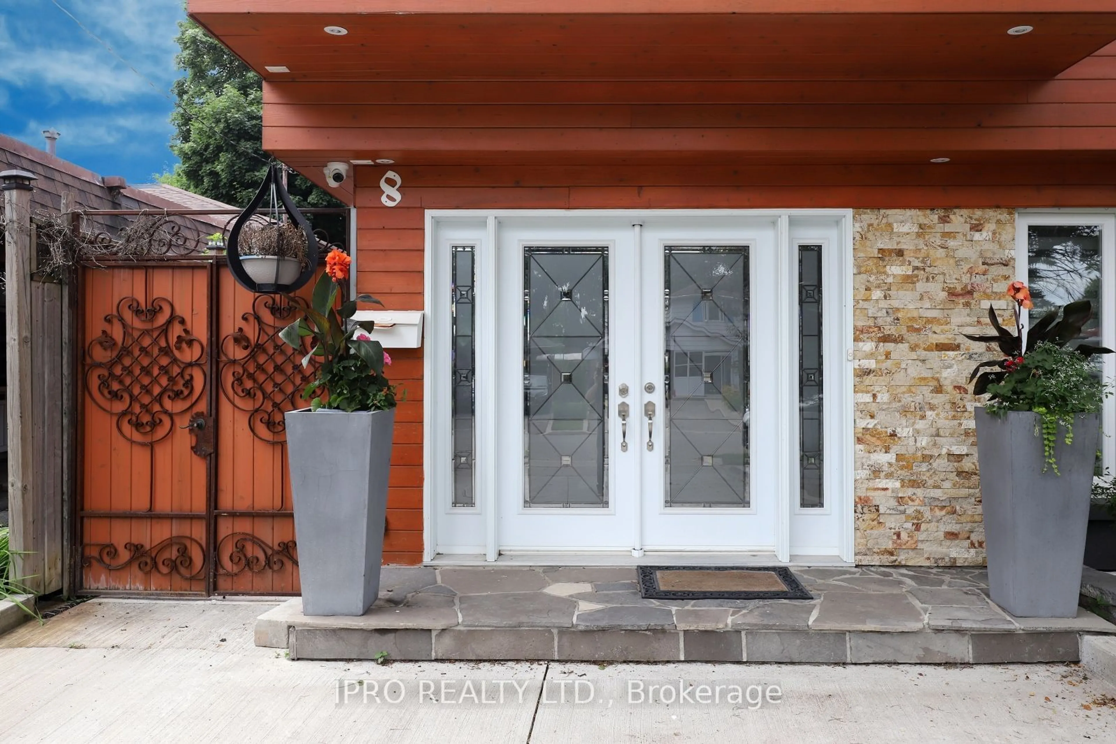 Indoor entryway for 8 Humheller Rd, Toronto Ontario M9W 5K3