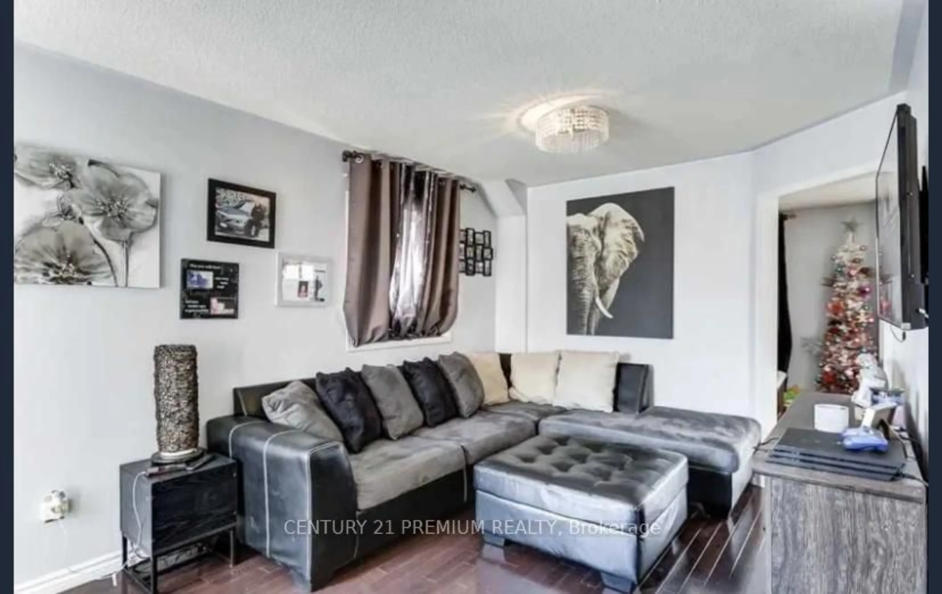 Living room with furniture, unknown for 14 Saddletree Tr, Brampton Ontario L6X 4N1