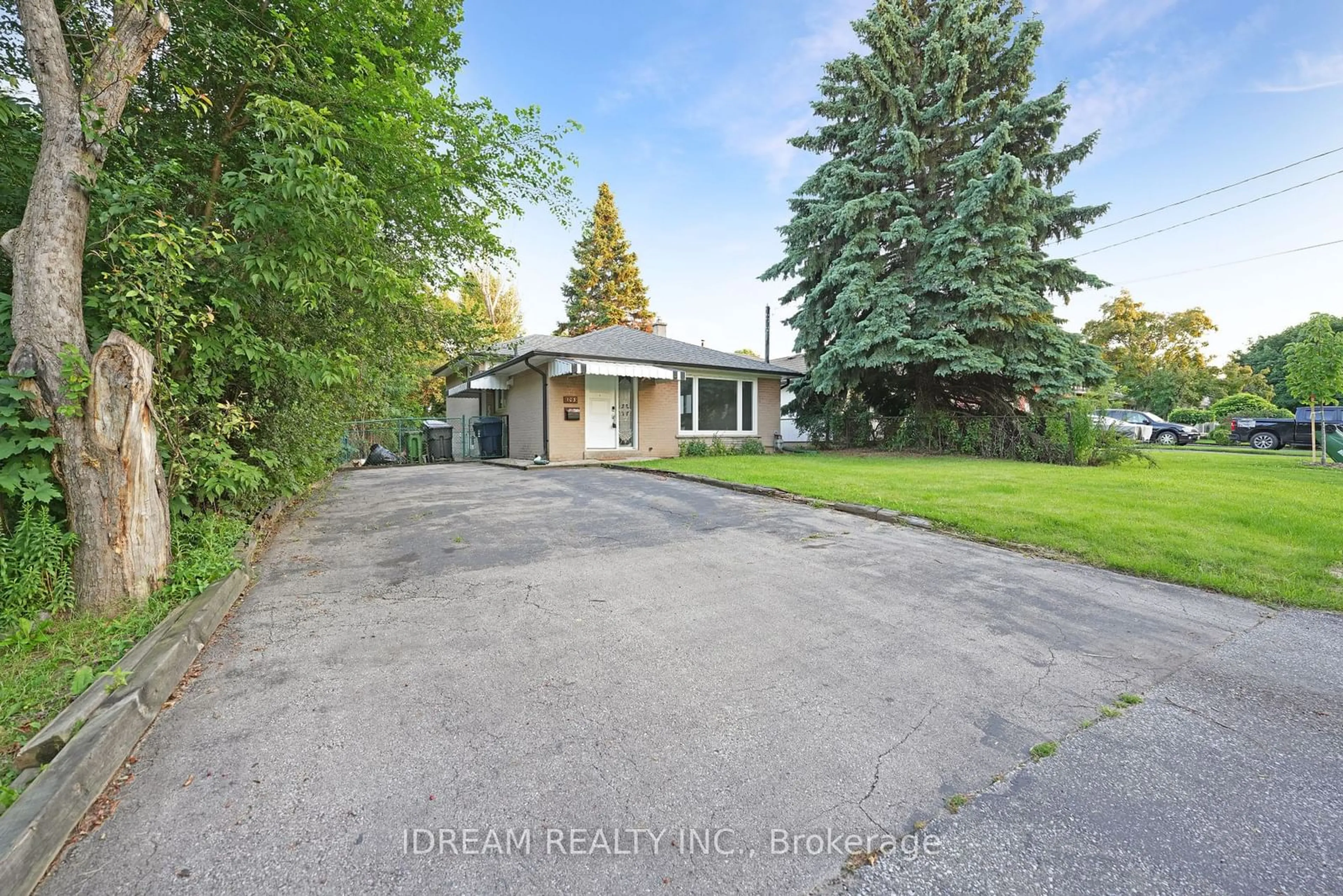 A pic from outside/outdoor area/front of a property/back of a property/a pic from drone, street for 103 Wallasey Ave, Toronto Ontario M9M 1E3