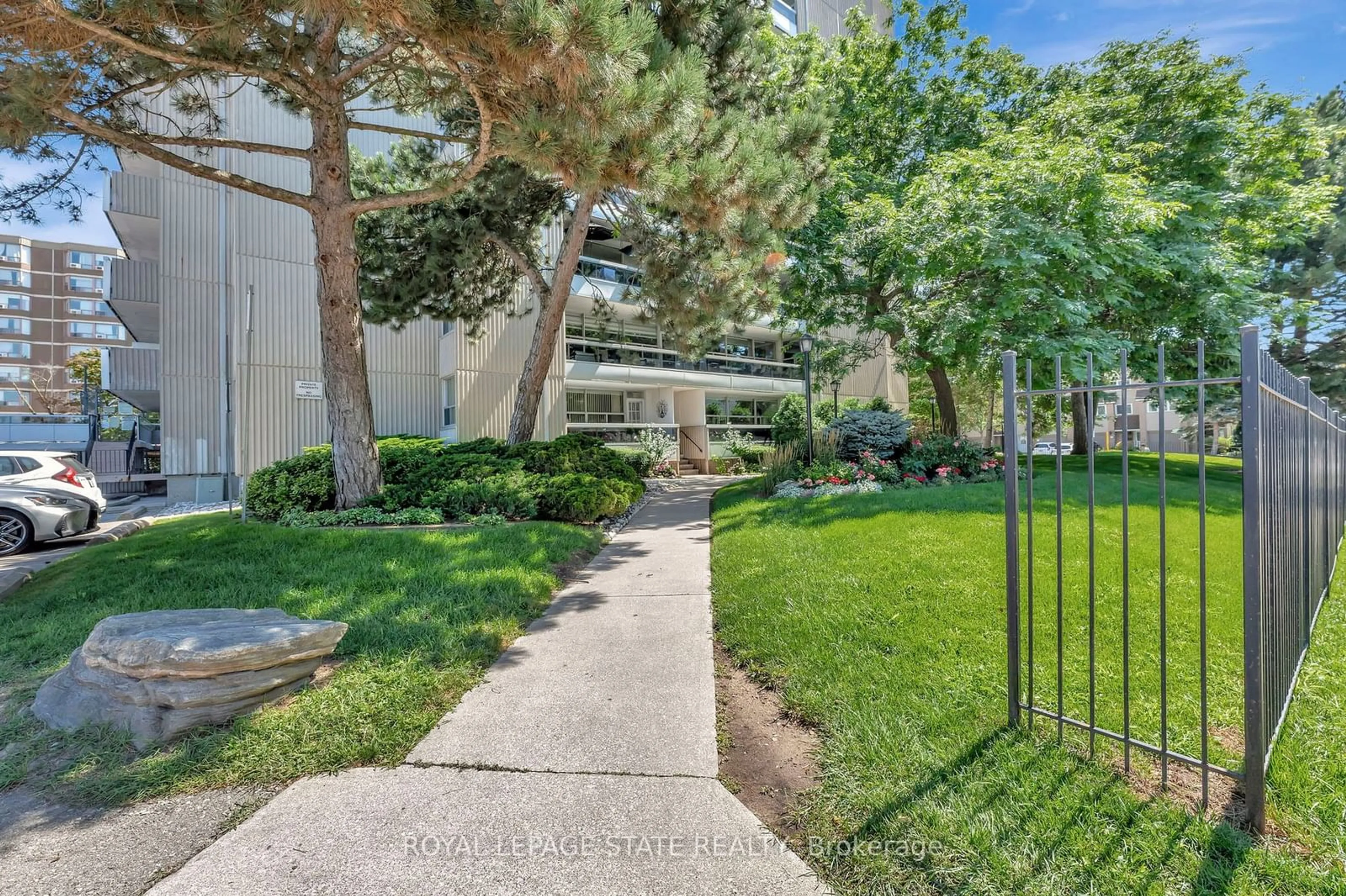 Unknown for 2263 Marine Dr #1505, Oakville Ontario L6L 5K1