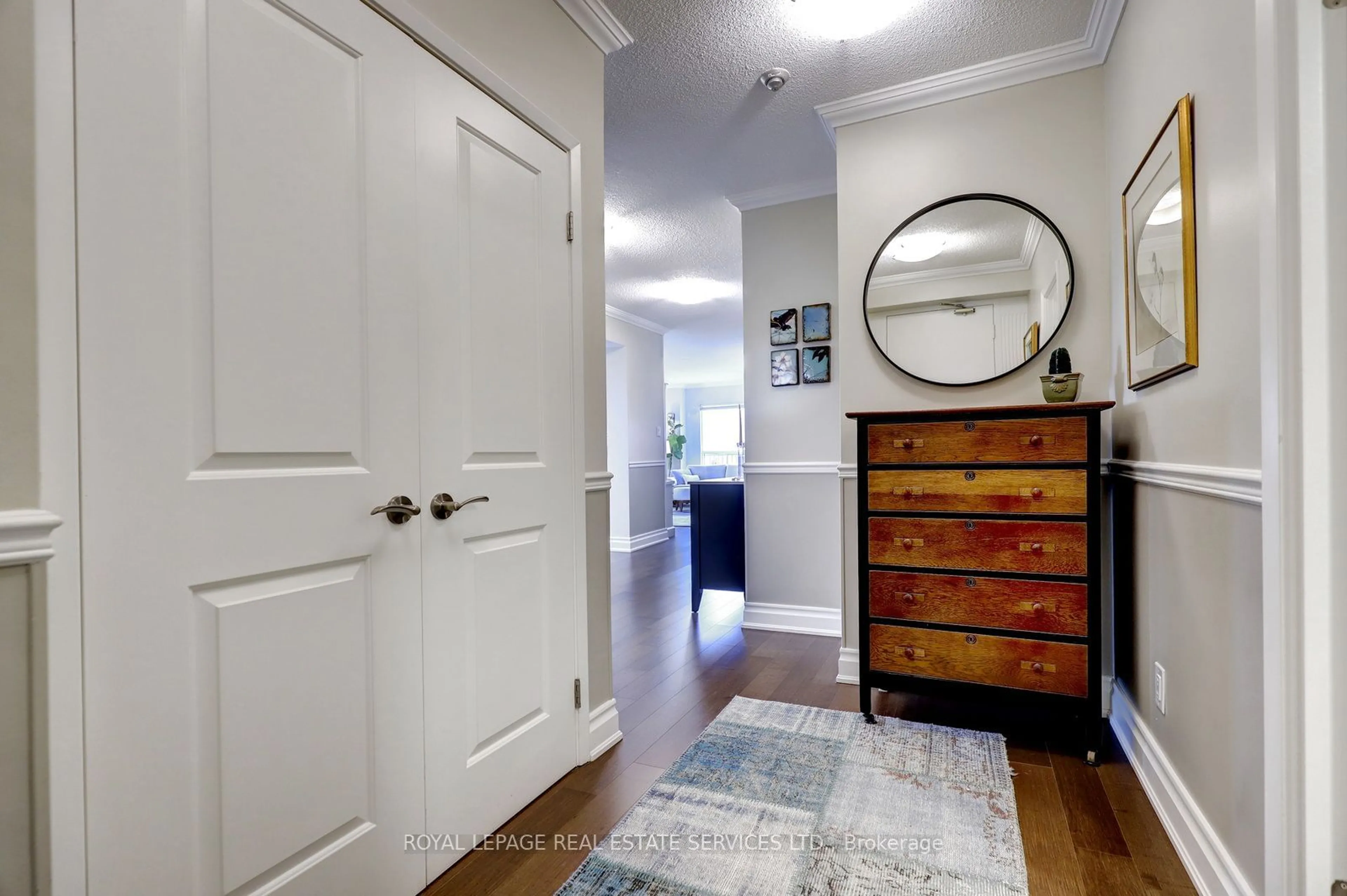 Indoor entryway for 2190 Lakeshore Rd #PH11C, Burlington Ontario L7R 4K1