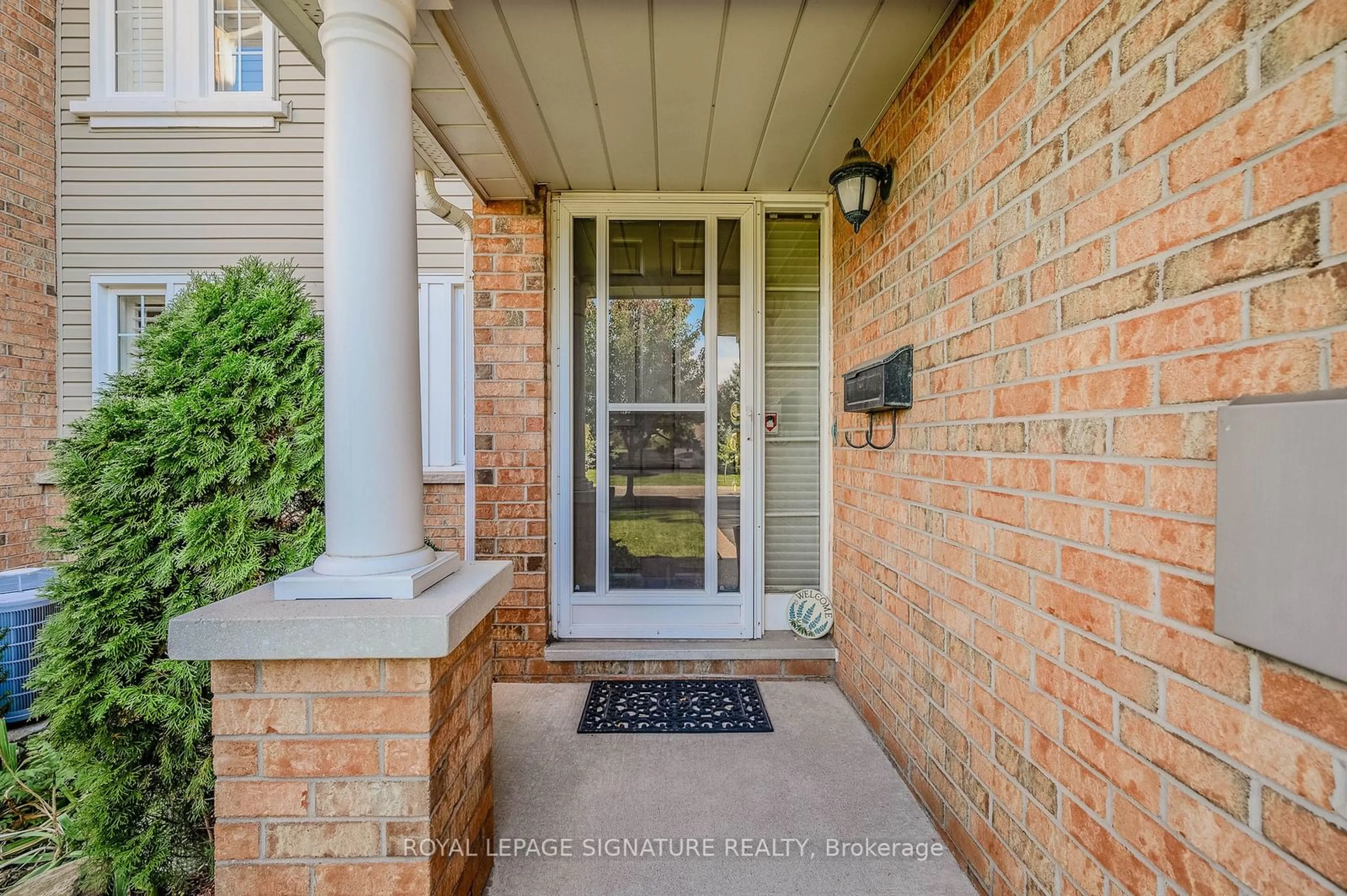 Indoor entryway for 2105 Berwick Dr #7, Burlington Ontario L7M 4B7