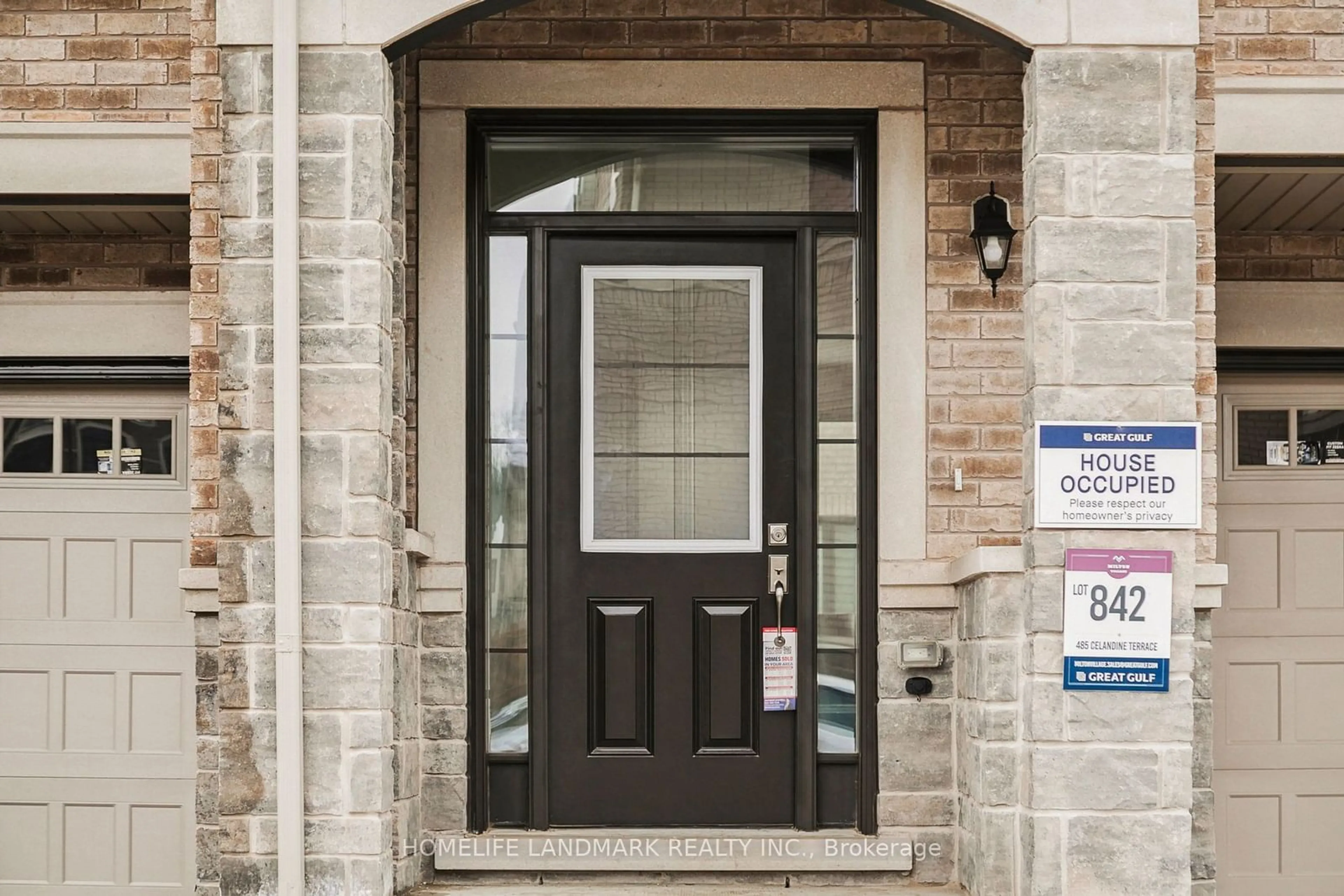 Indoor entryway for 485 Celandine Terr, Milton Ontario L9E 1T8