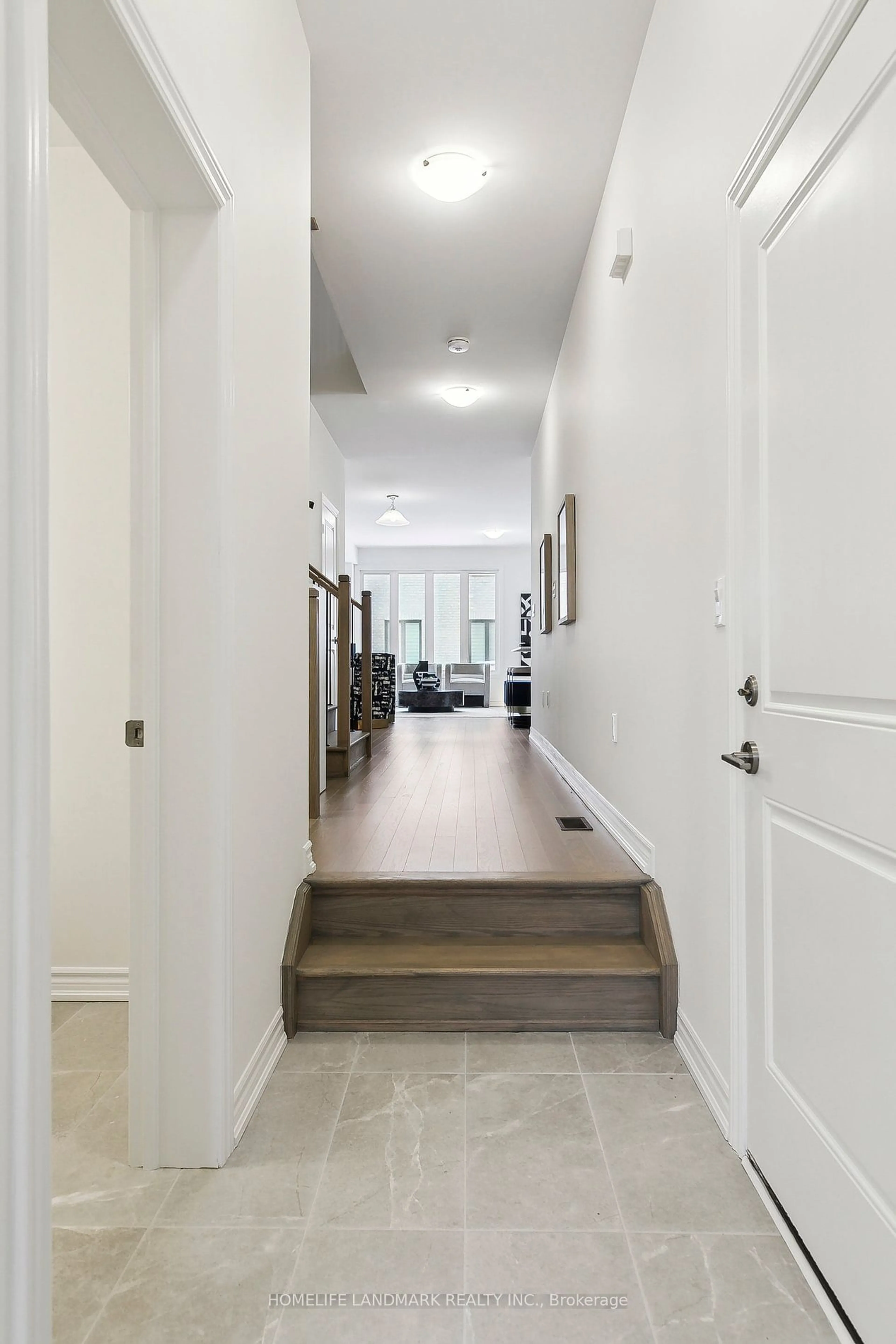 Indoor foyer for 485 Celandine Terr, Milton Ontario L9E 1T8