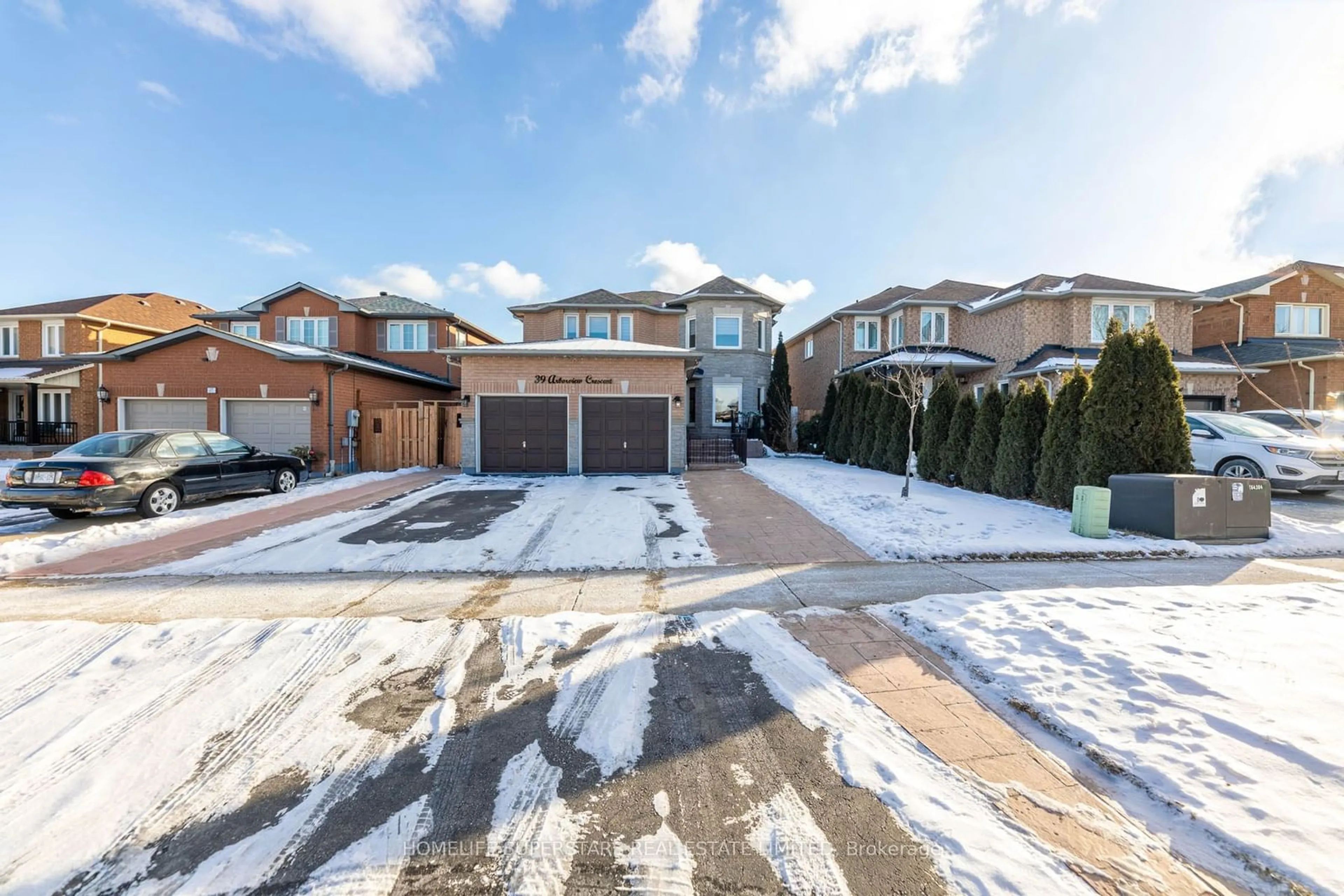 A pic from outside/outdoor area/front of a property/back of a property/a pic from drone, street for 39 Arborview Cres, Toronto Ontario M9W 7B3