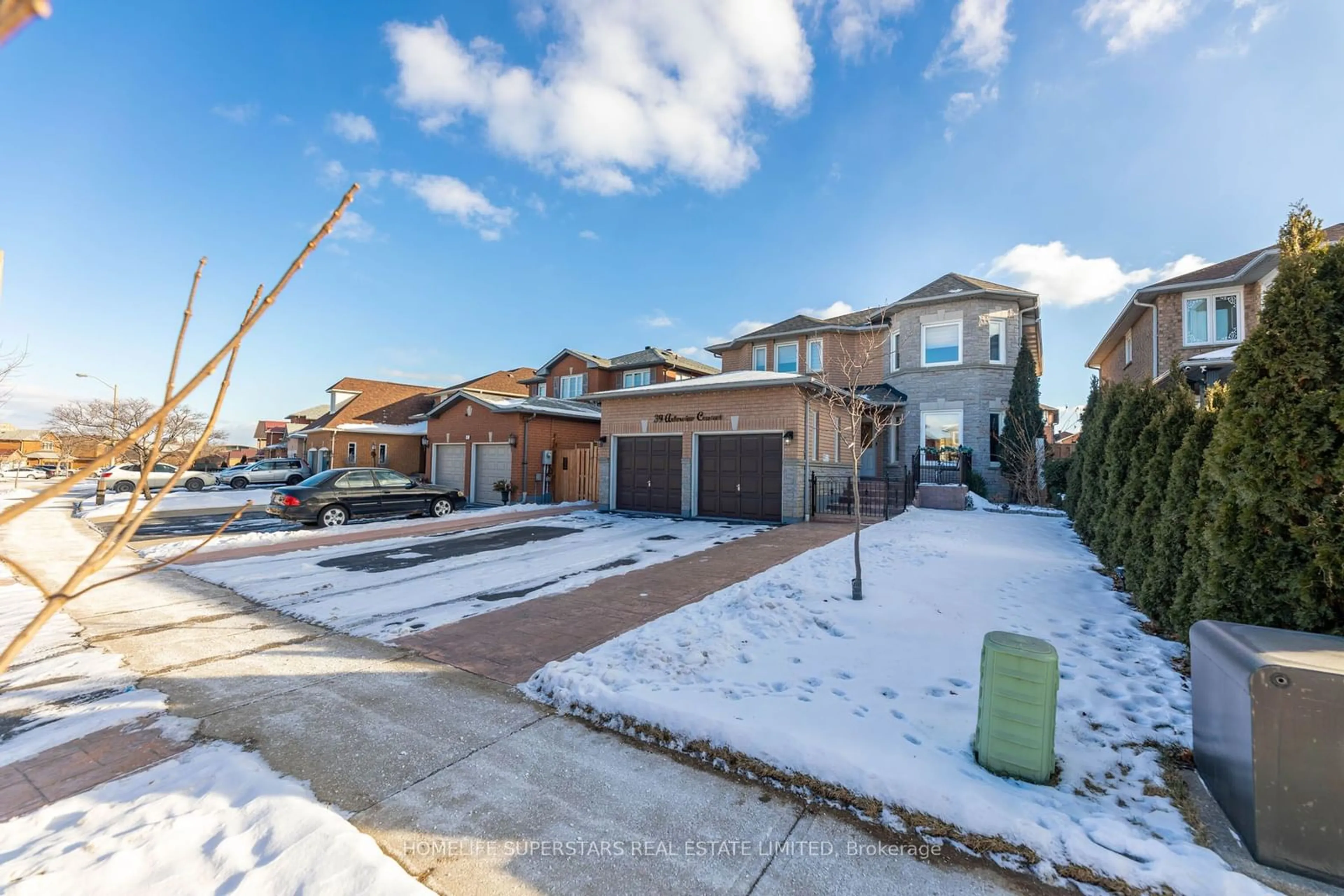 A pic from outside/outdoor area/front of a property/back of a property/a pic from drone, street for 39 Arborview Cres, Toronto Ontario M9W 7B3