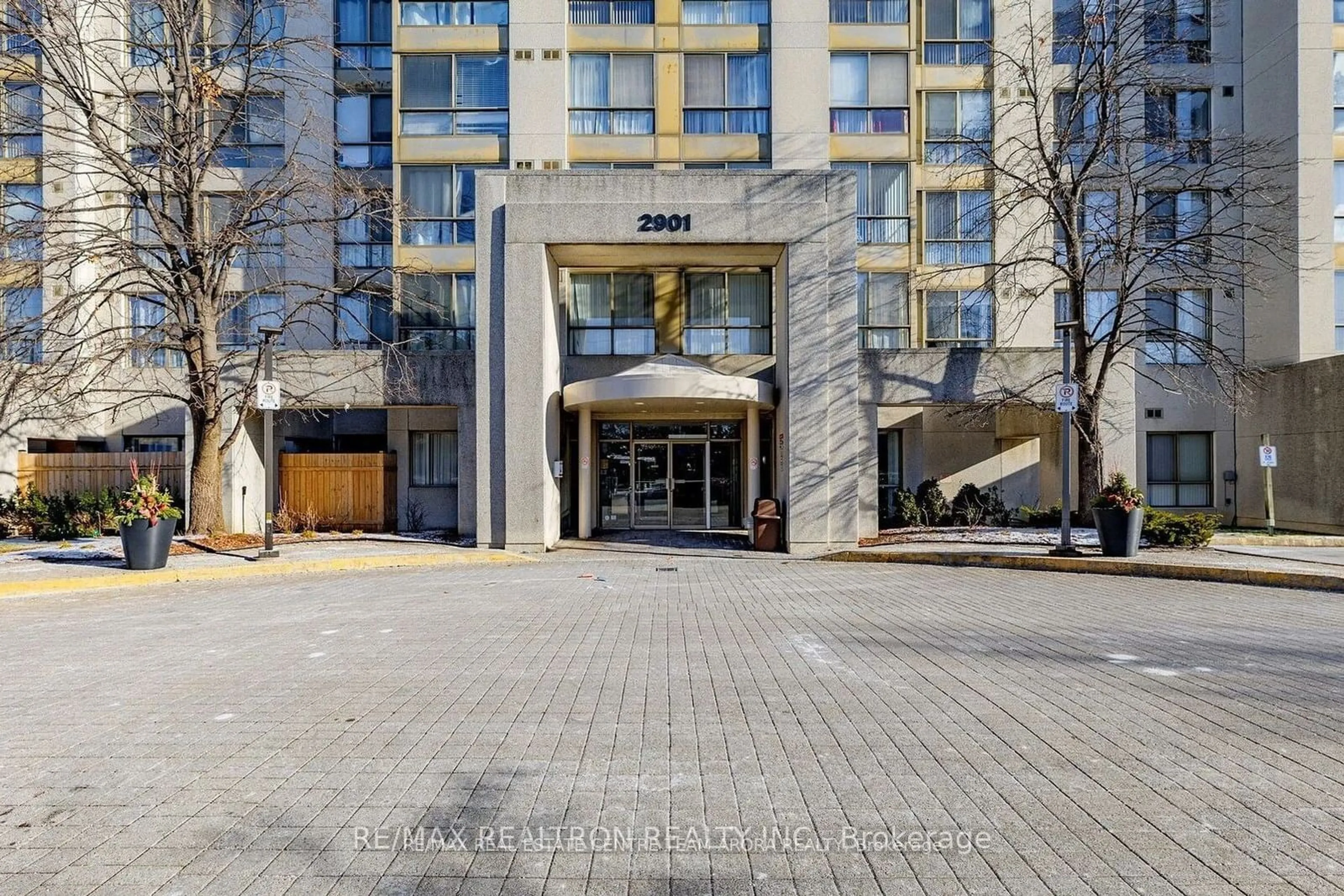 Indoor foyer for 2901 Kipling Ave #505, Toronto Ontario M9V 5E5