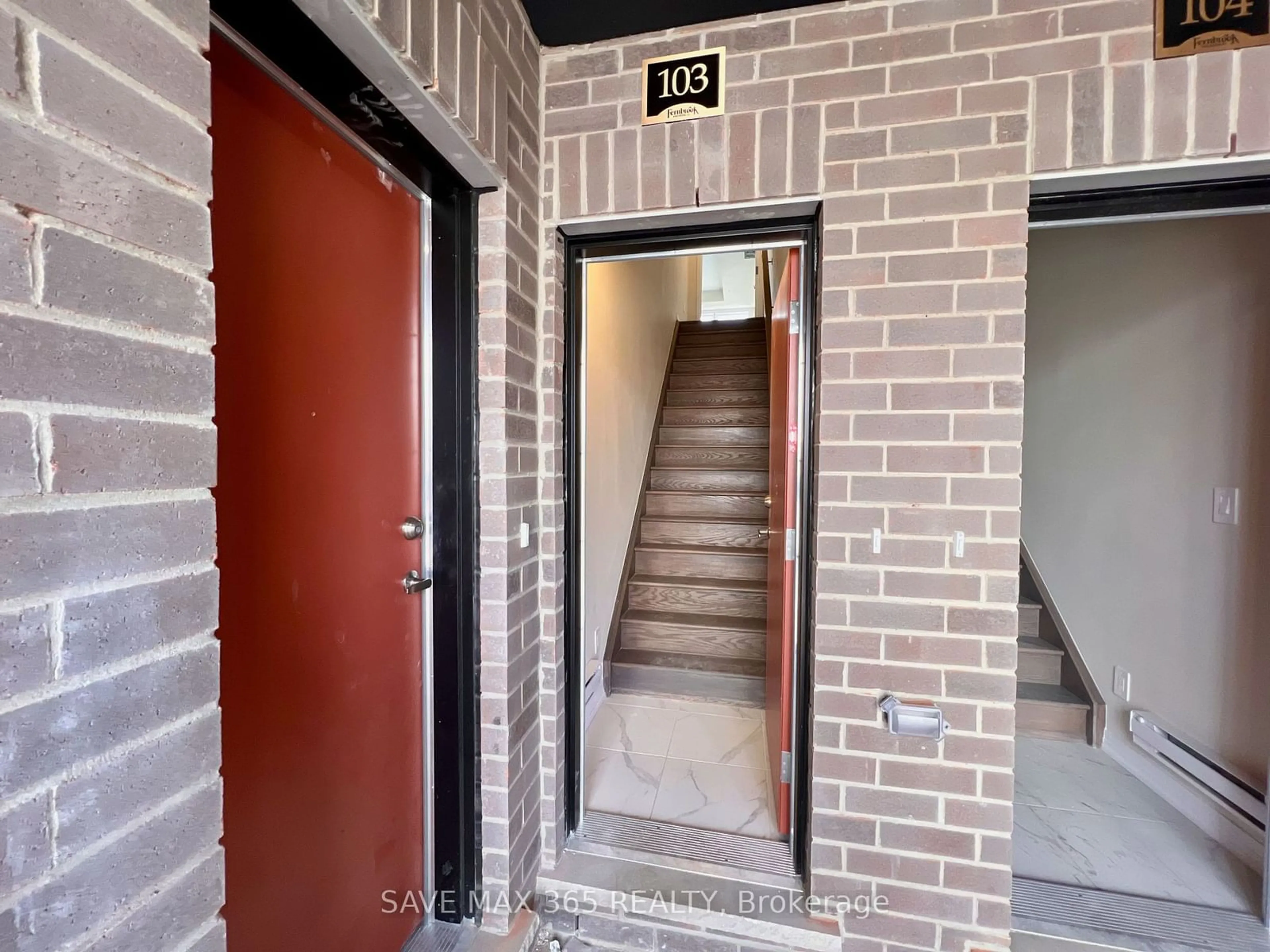 Indoor foyer for 1565 Rose Way #103, Milton Ontario L9E 1N4