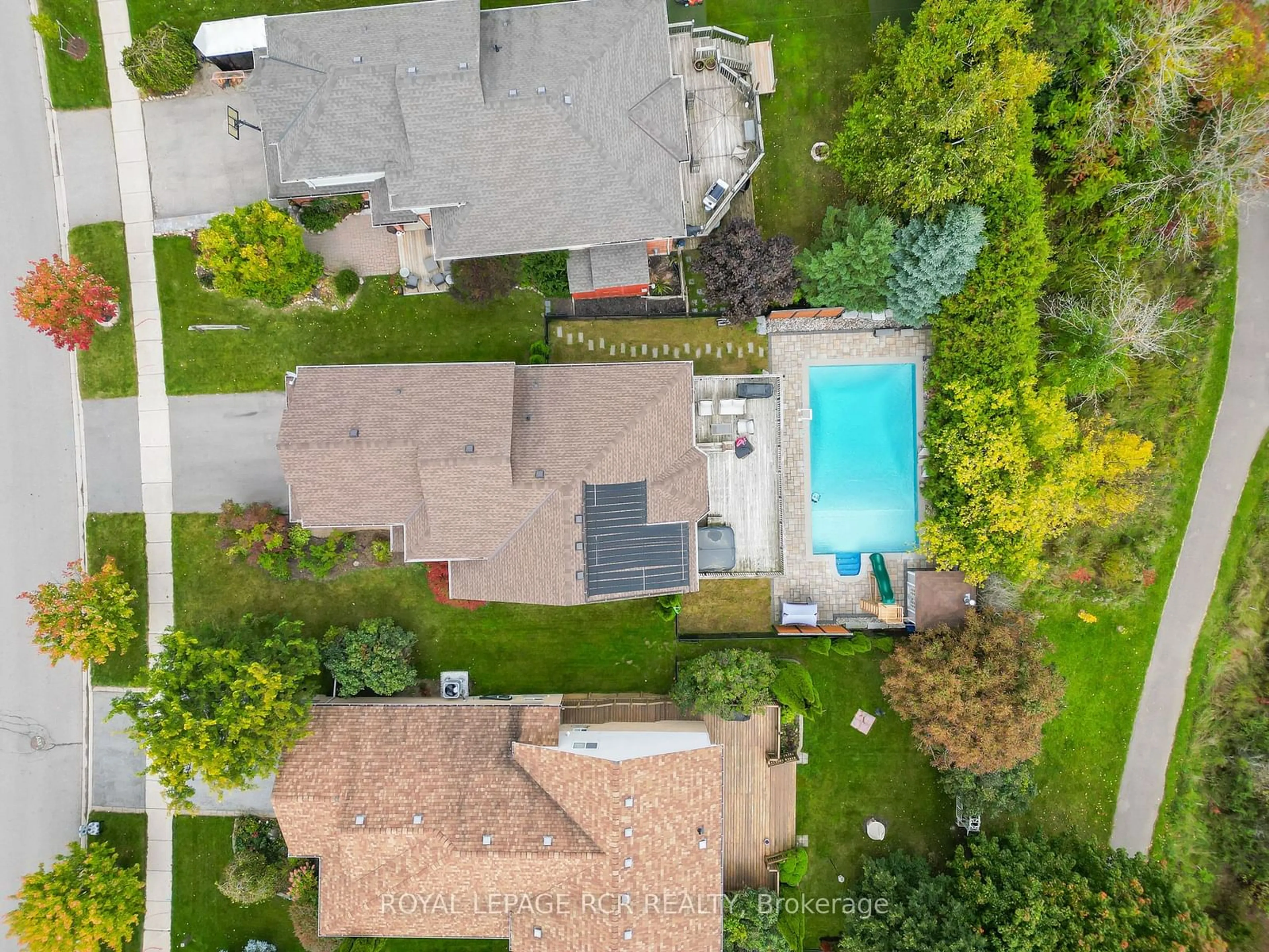 A pic from outside/outdoor area/front of a property/back of a property/a pic from drone, street for 71 Hunter Rd, Orangeville Ontario L9W 5C5