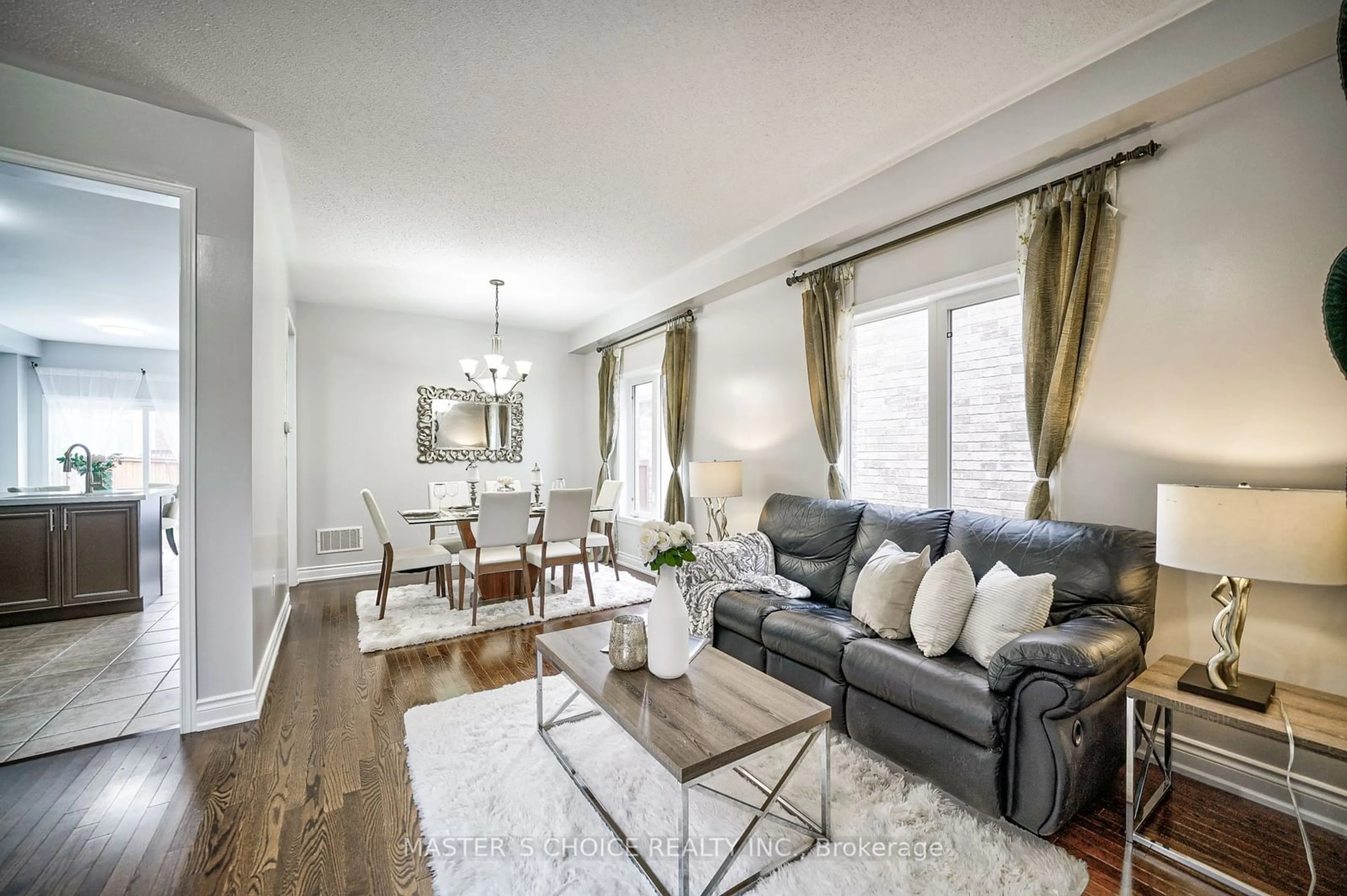 Living room with furniture, wood/laminate floor for 3315 Ruth Fertel Dr, Mississauga Ontario L5M 0H5