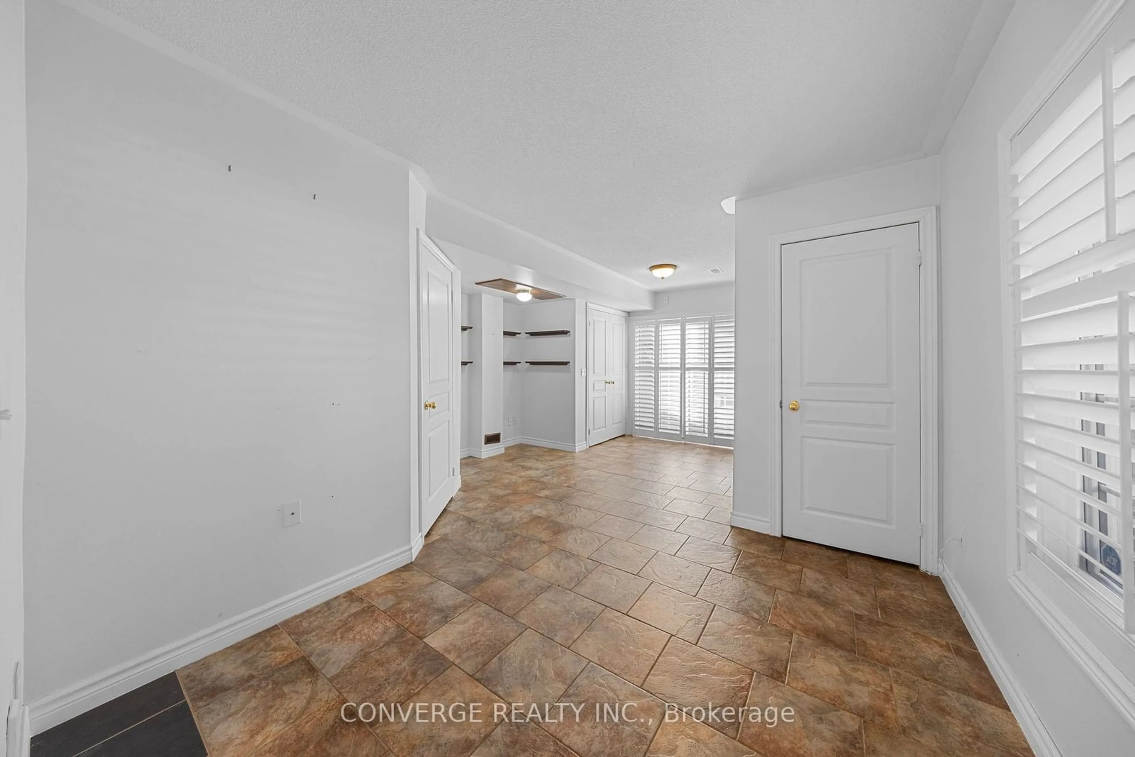 Indoor entryway for 14 Gemstone Lane, Brampton Ontario L6X 0H1