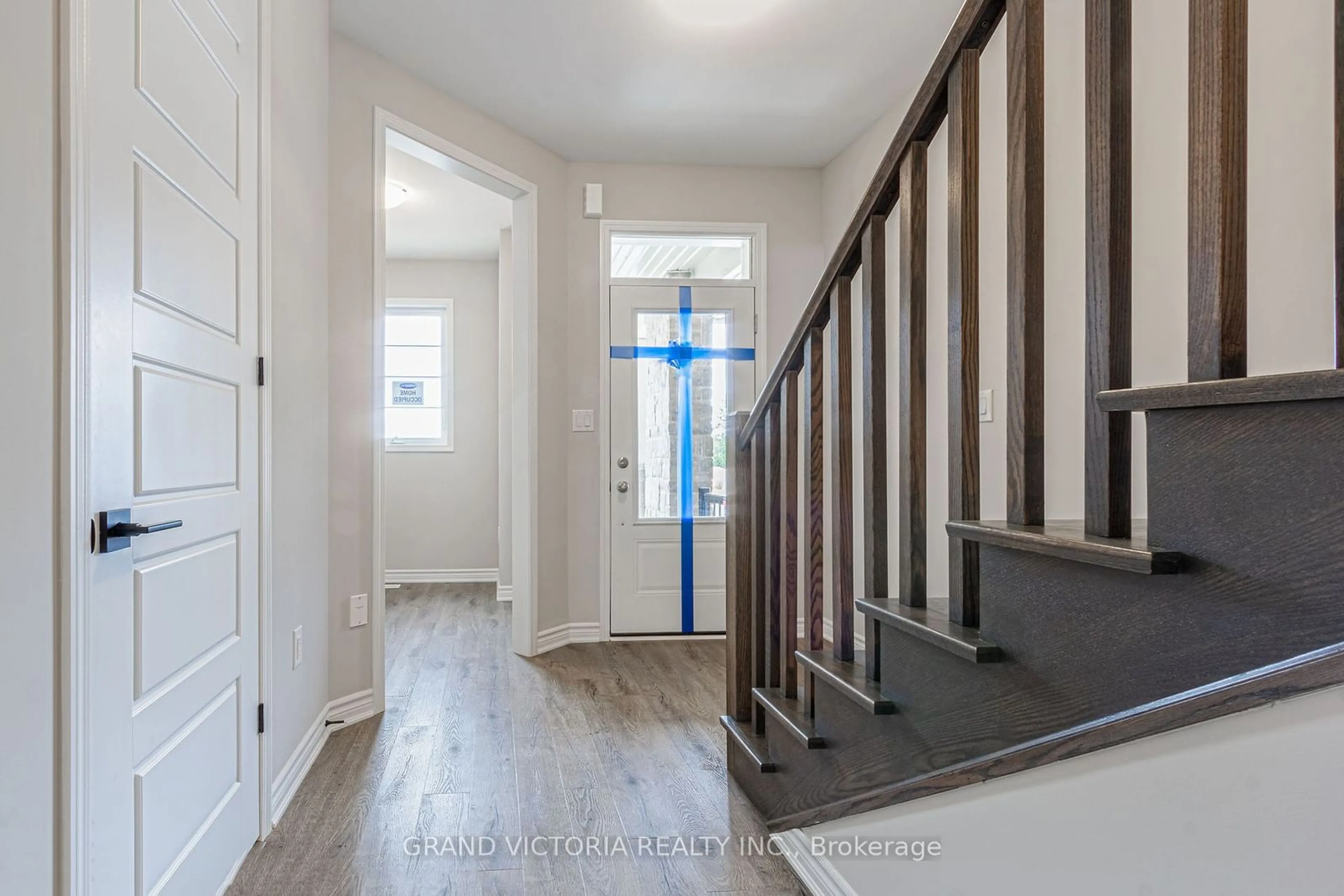 Indoor entryway for 1677 Sauble Crt, Milton Ontario L9E 1Y6