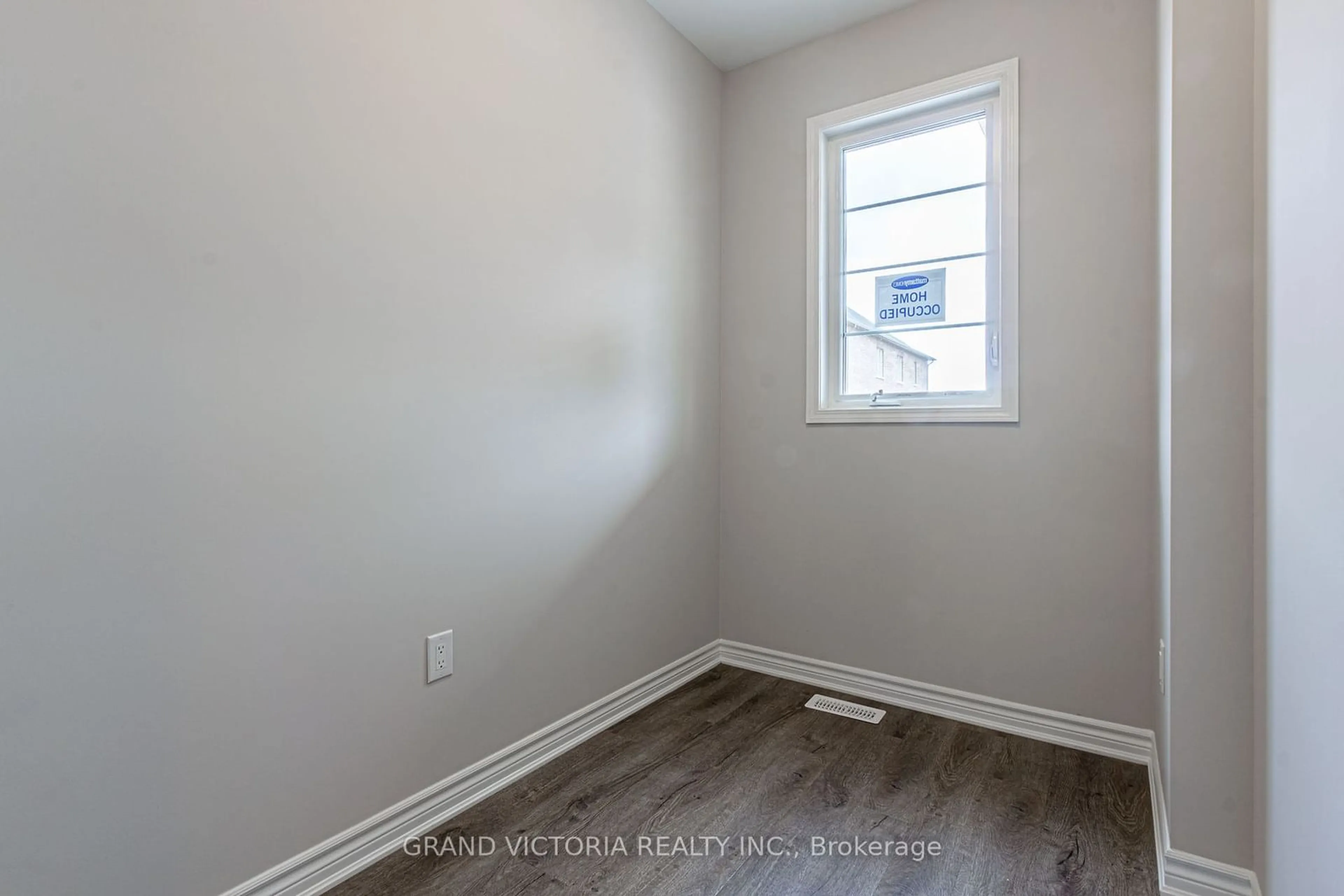 A pic of a room for 1677 Sauble Crt, Milton Ontario L9E 1Y6