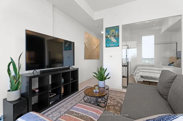 Additional property image - 270 Dufferin St Unit 919