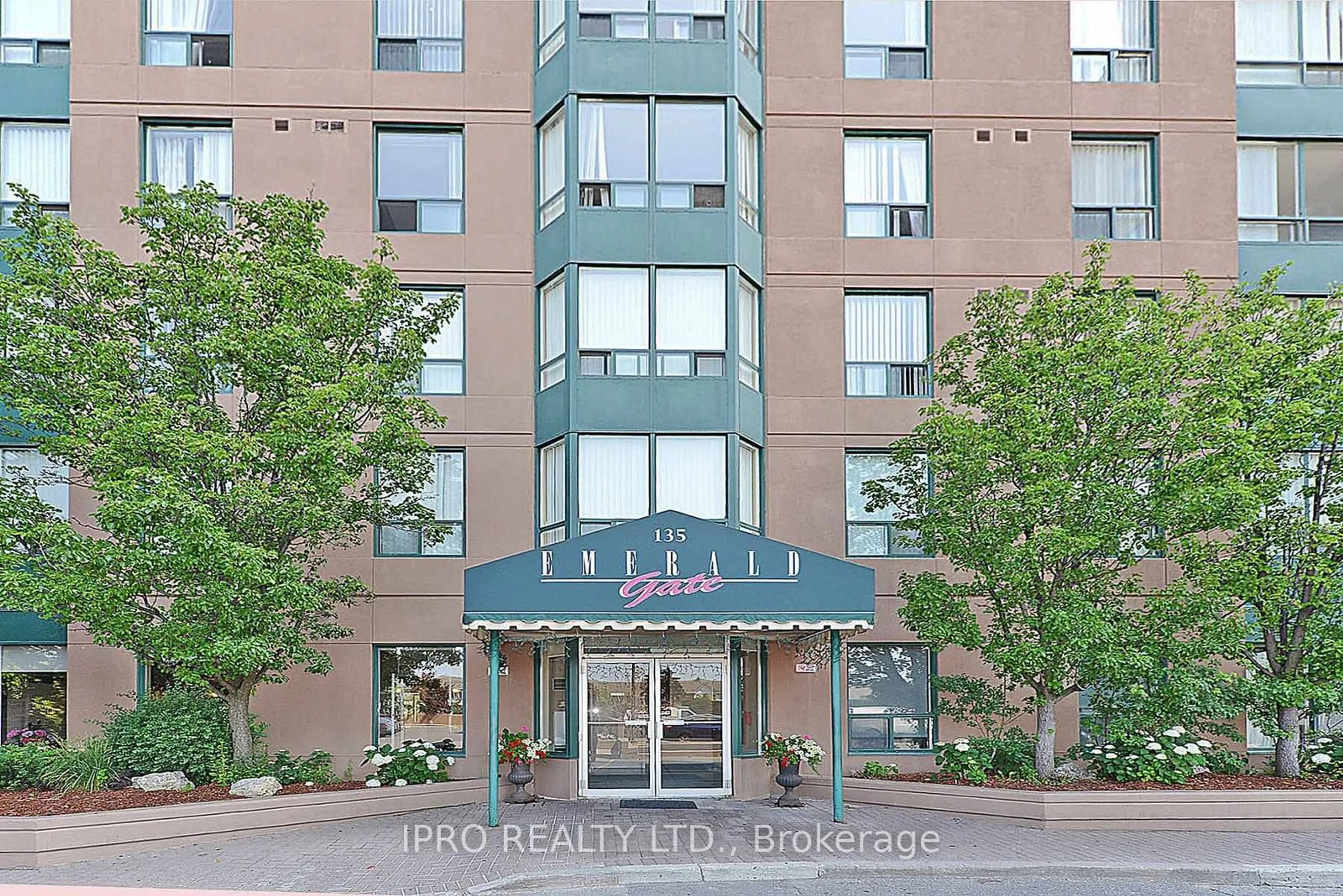 Indoor foyer for 135 Hillcrest Ave #1903, Mississauga Ontario L5B 4B1