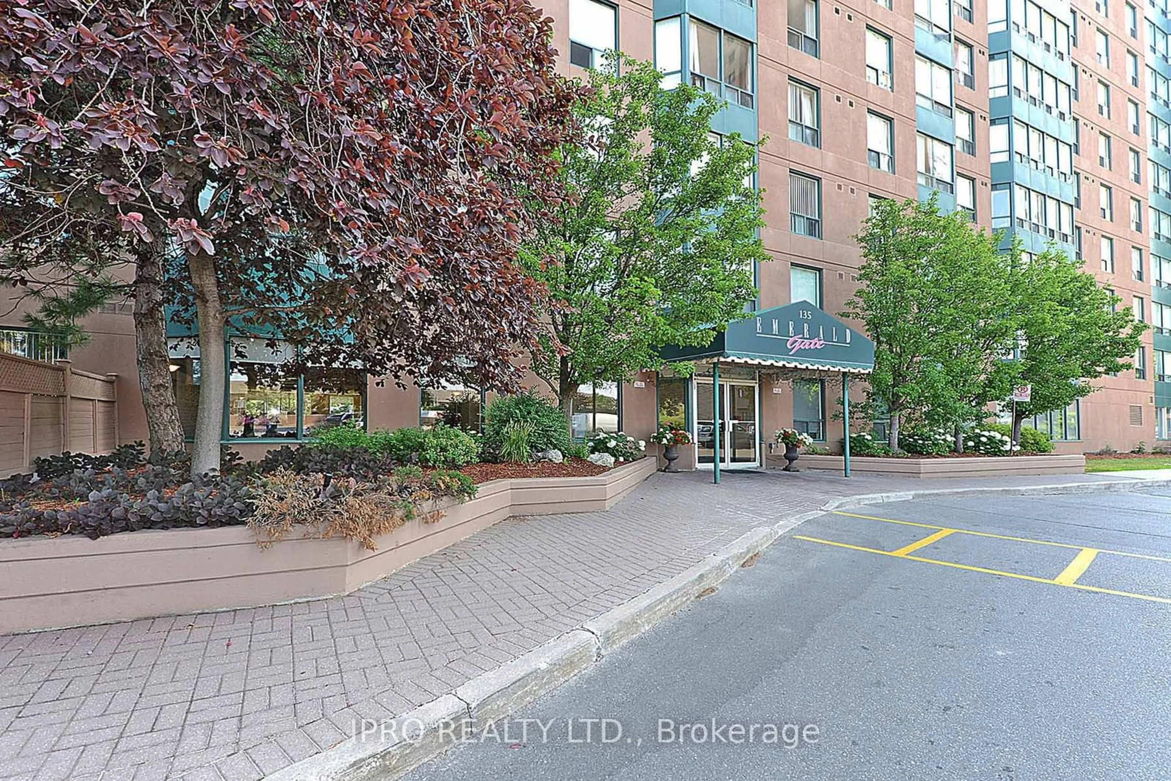 Indoor foyer for 135 Hillcrest Ave #1903, Mississauga Ontario L5B 4B1