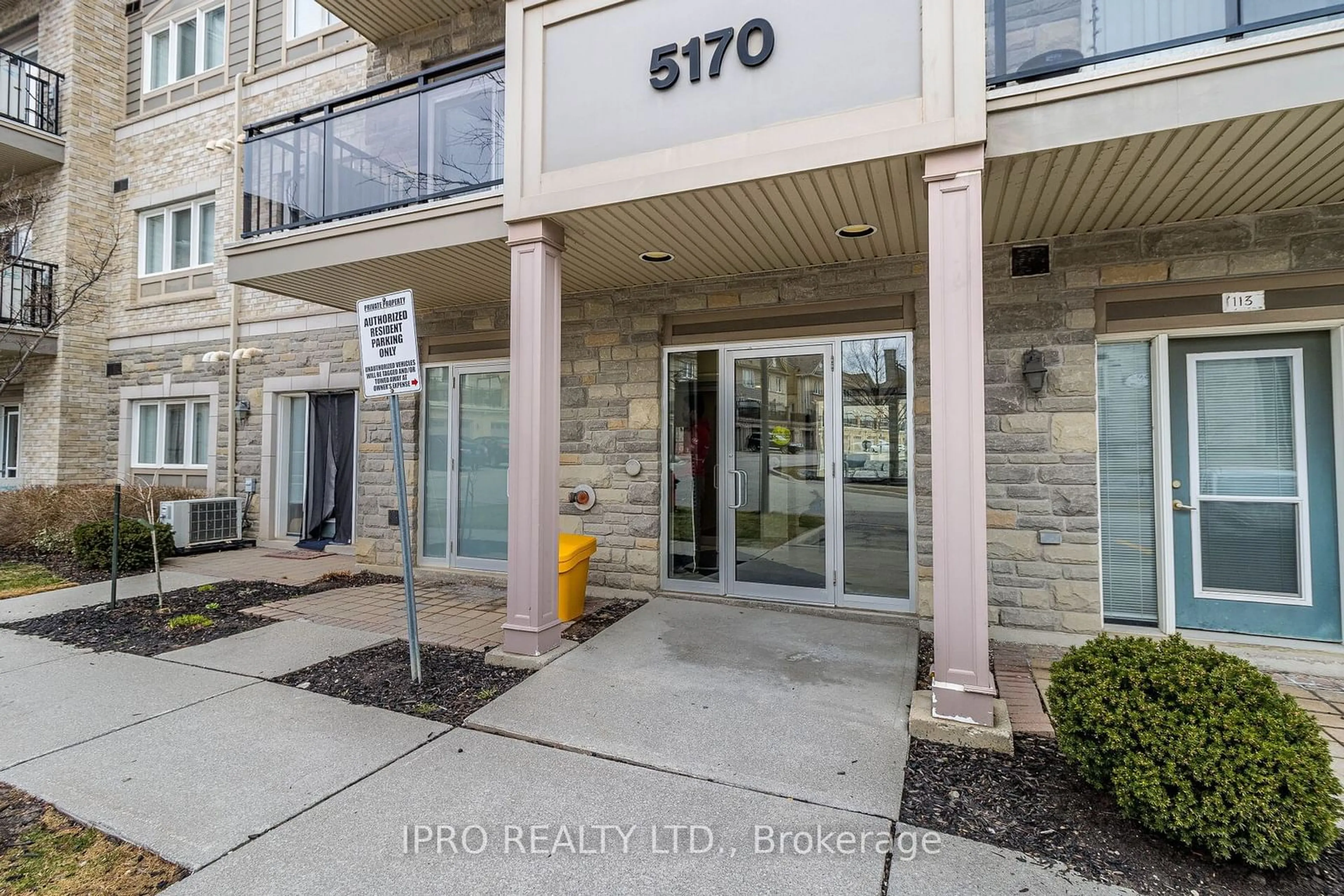 Indoor entryway for 5170 Winston Churchill Blvd #110, Mississauga Ontario L5M 0P5