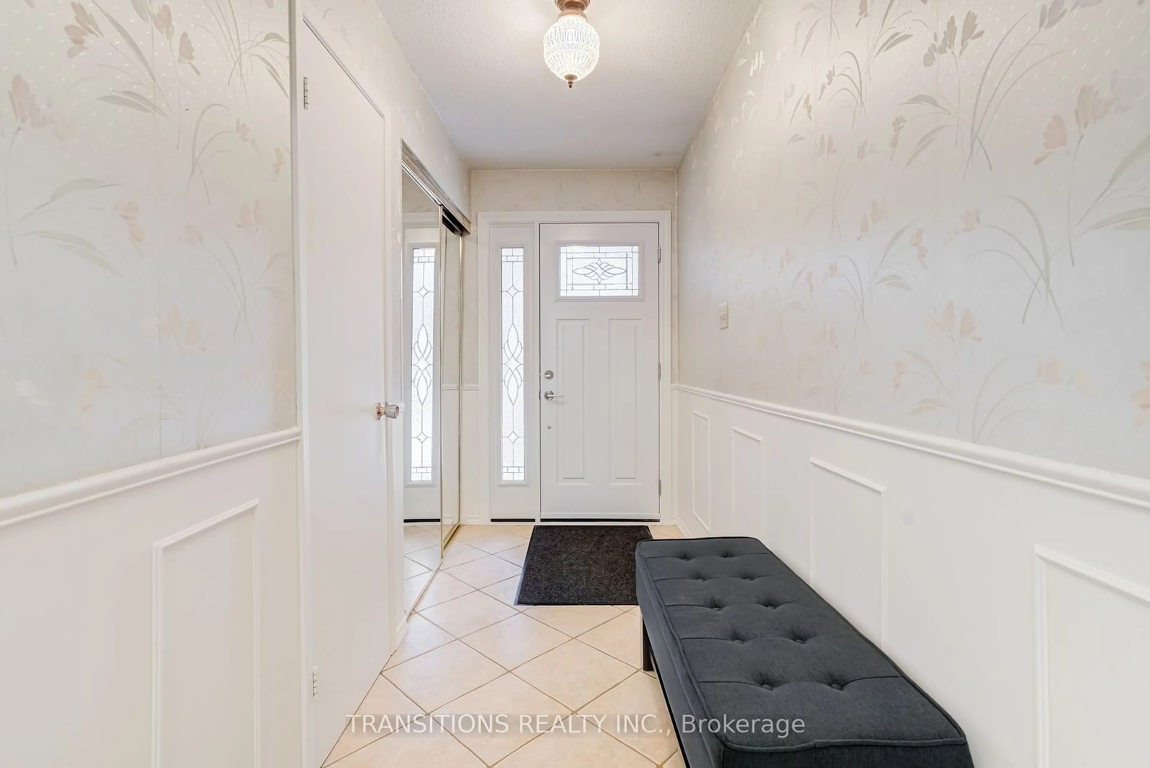 Indoor entryway for 4212 Trellis Cres, Mississauga Ontario L5L 2M2