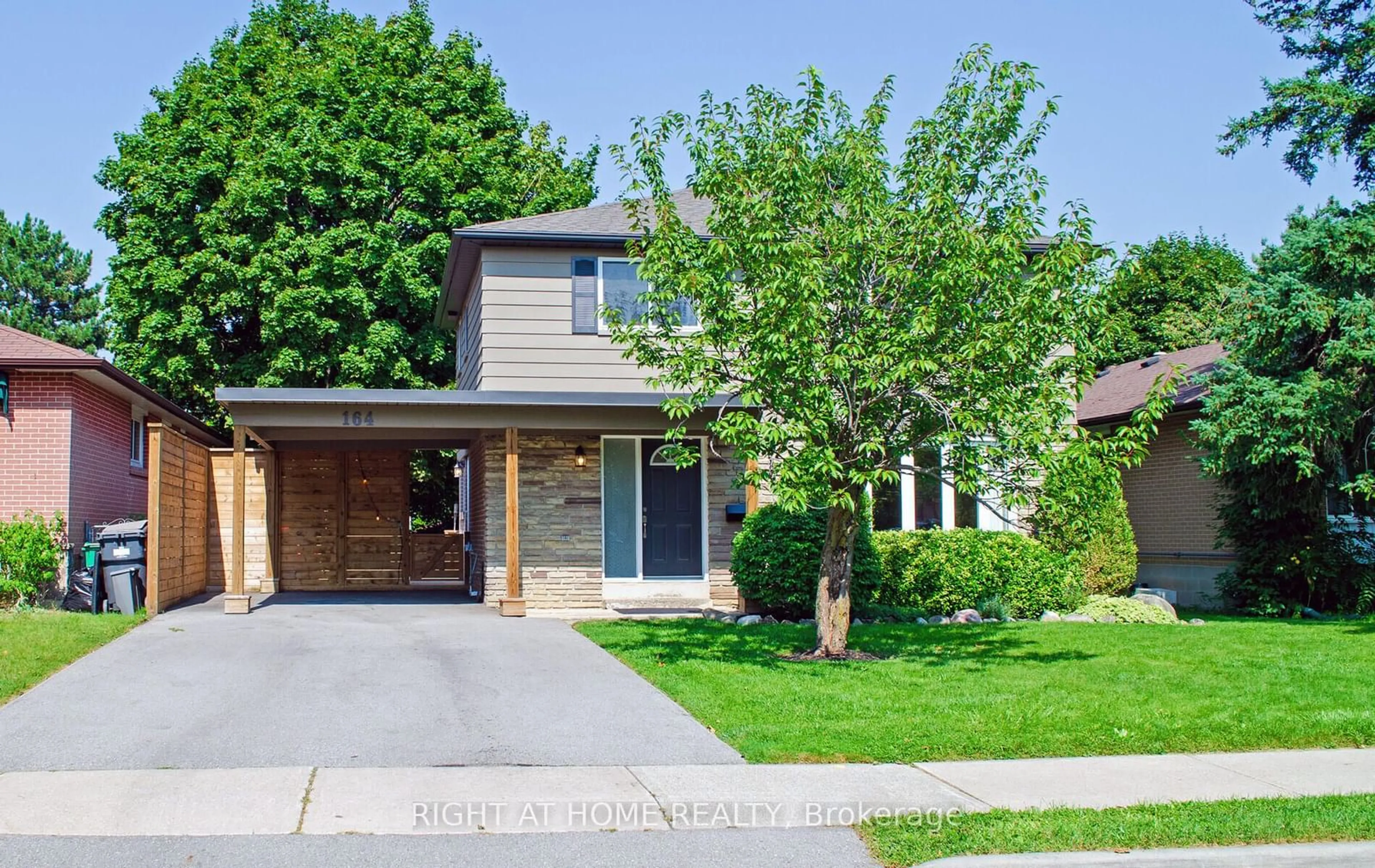 Home with brick exterior material, street for 164 McMurchy Ave, Brampton Ontario L6Y 1Y9