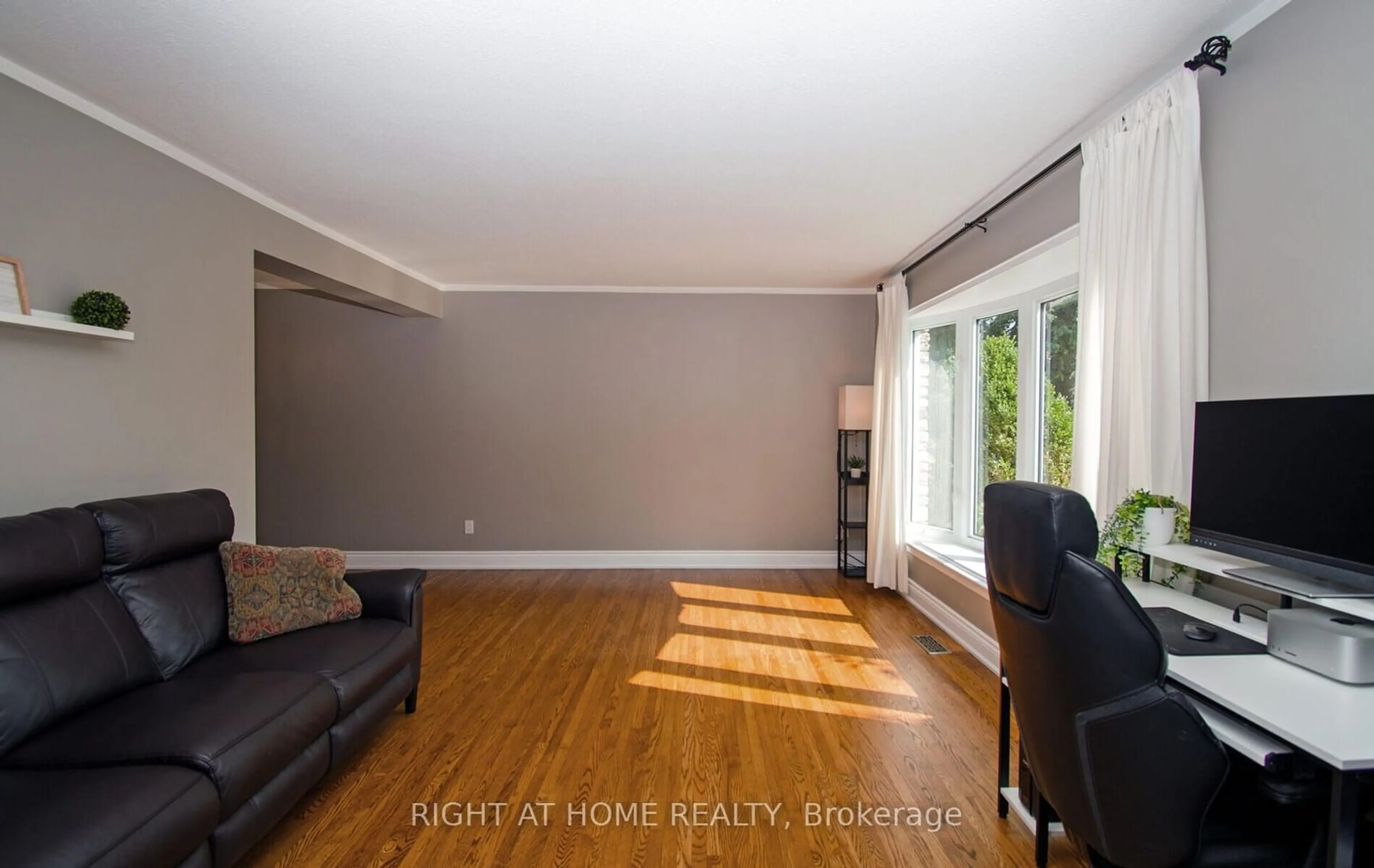 Living room with furniture, wood/laminate floor for 164 McMurchy Ave, Brampton Ontario L6Y 1Y9