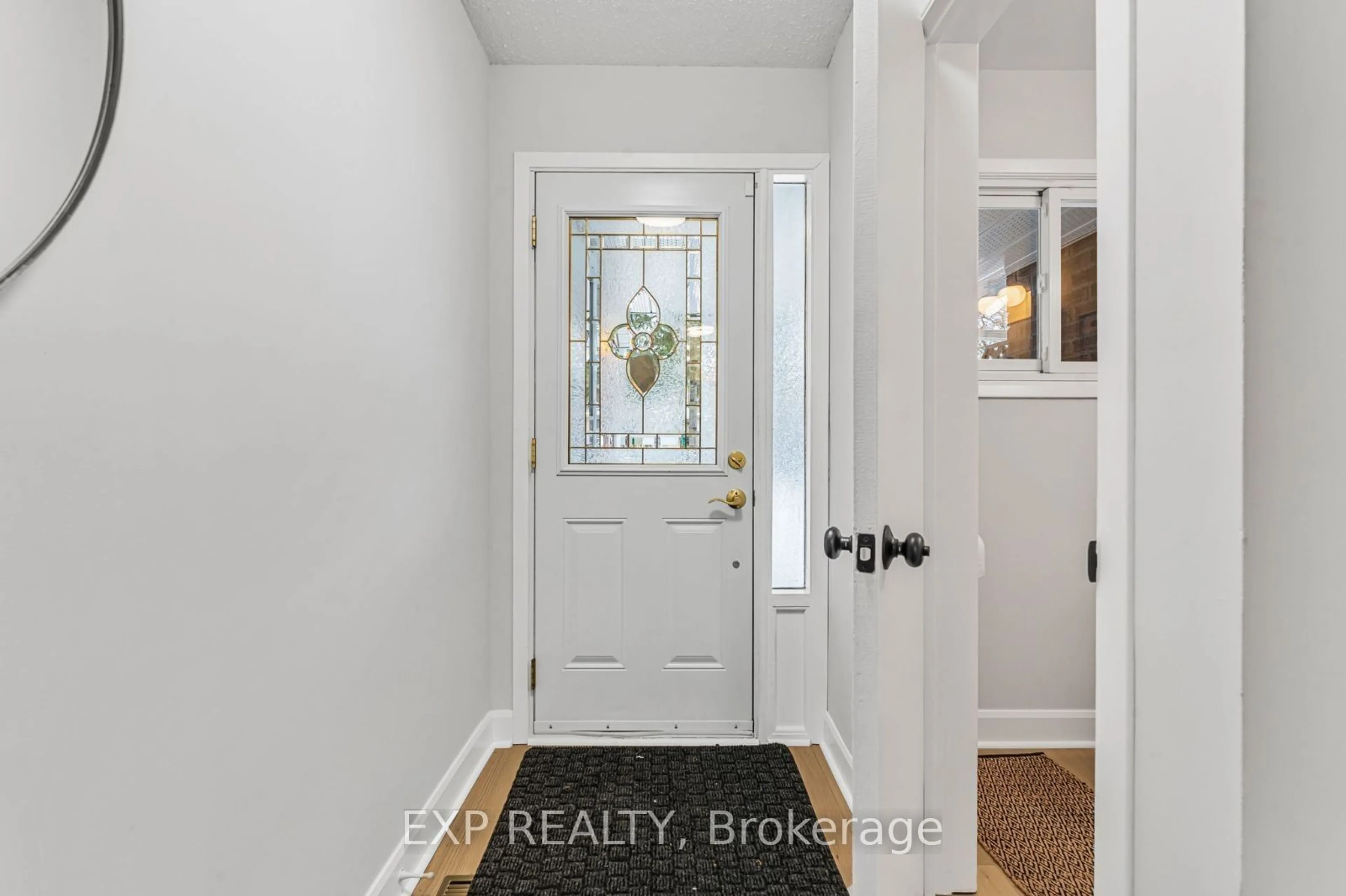 Indoor entryway for 89 Royal Salisbury Way, Brampton Ontario L6V 3J3