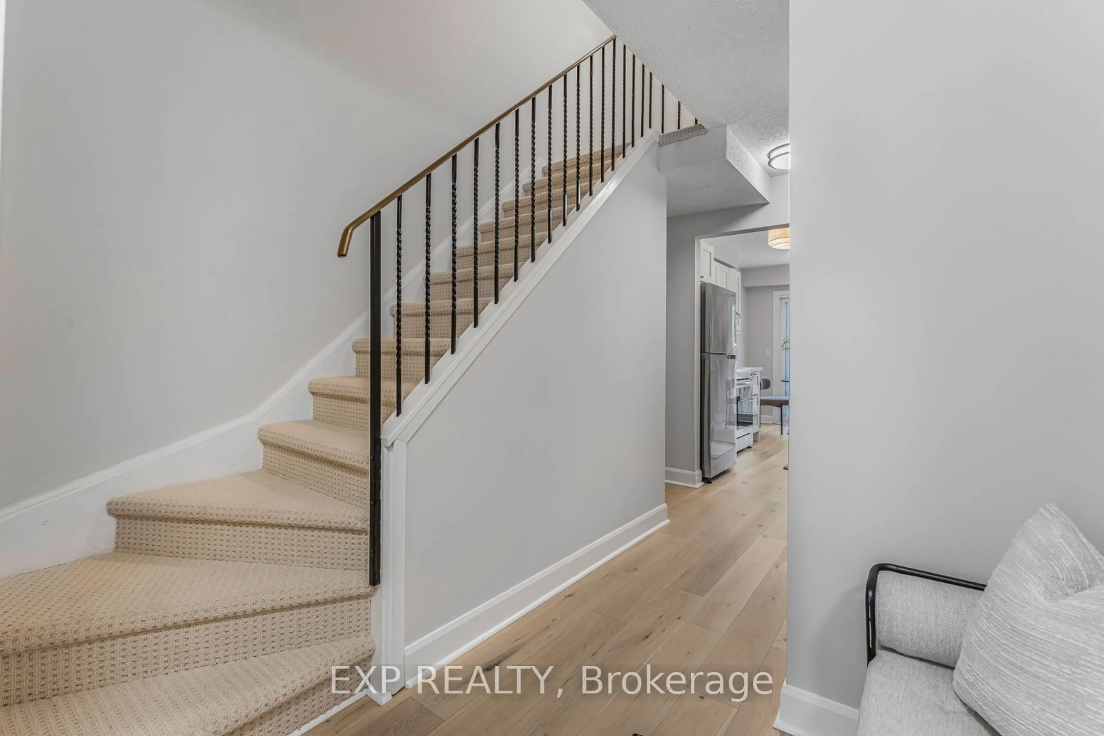 Indoor entryway for 89 Royal Salisbury Way, Brampton Ontario L6V 3J3