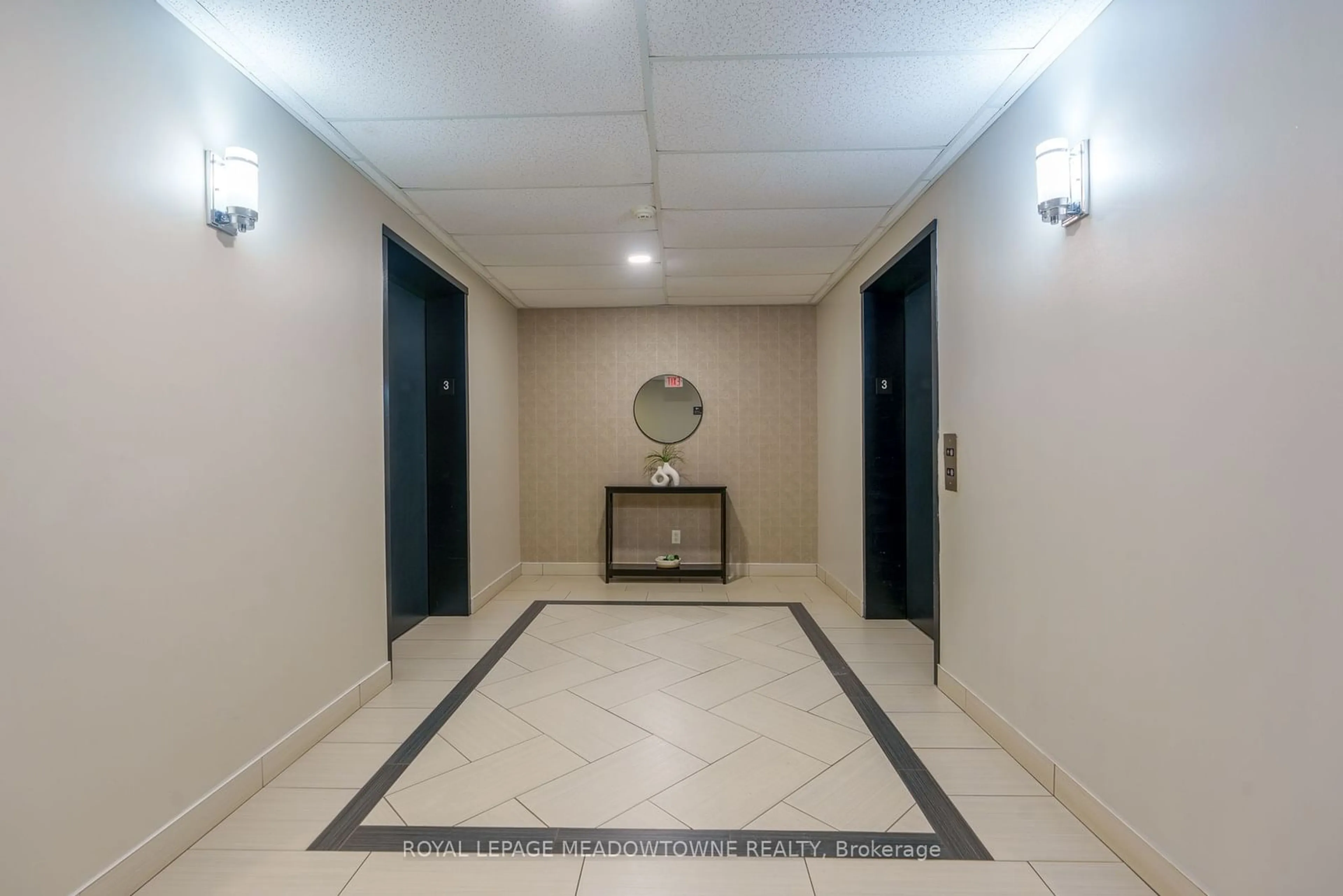 Indoor foyer for 1379 Costigan Rd #308, Milton Ontario L9T 2K6