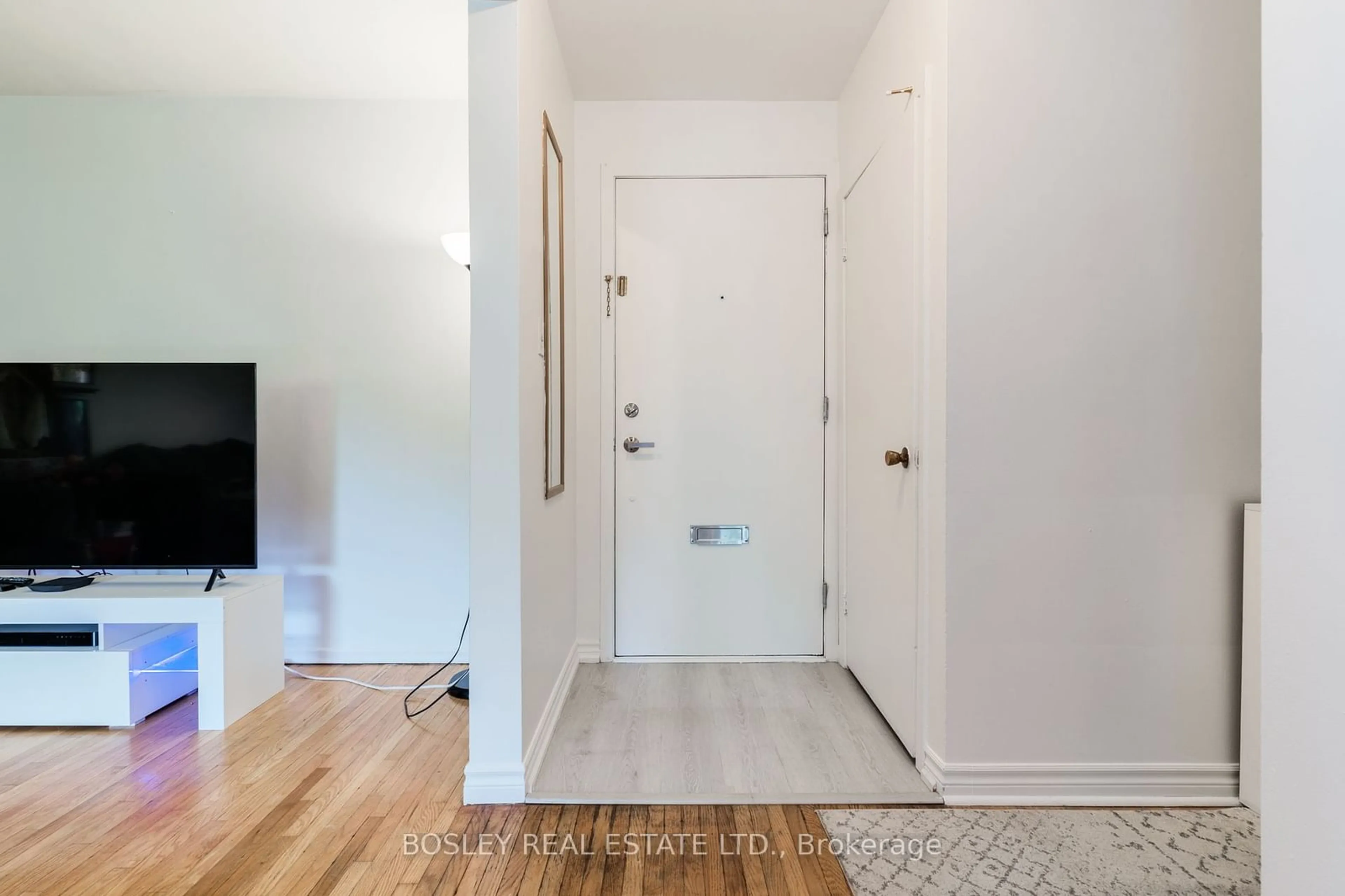 Indoor entryway for 4357 Bloor St #10, Toronto Ontario M9C 2A4