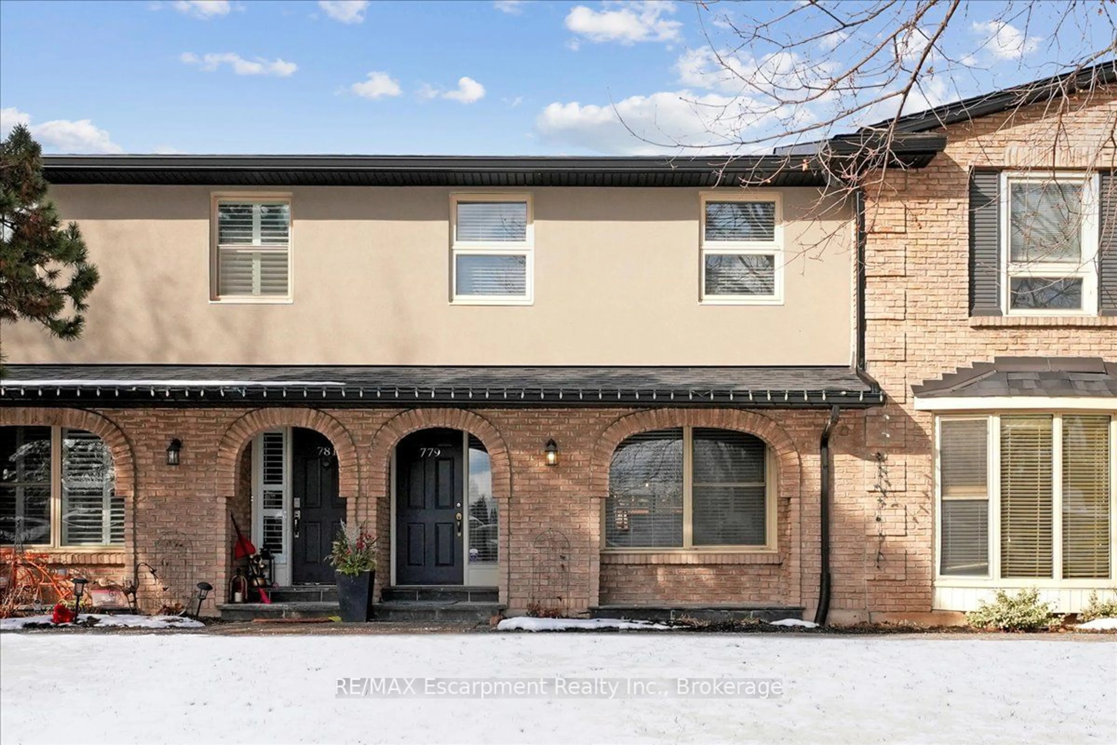 Home with brick exterior material, building for 779 Hyde Rd, Burlington Ontario L7S 1S6