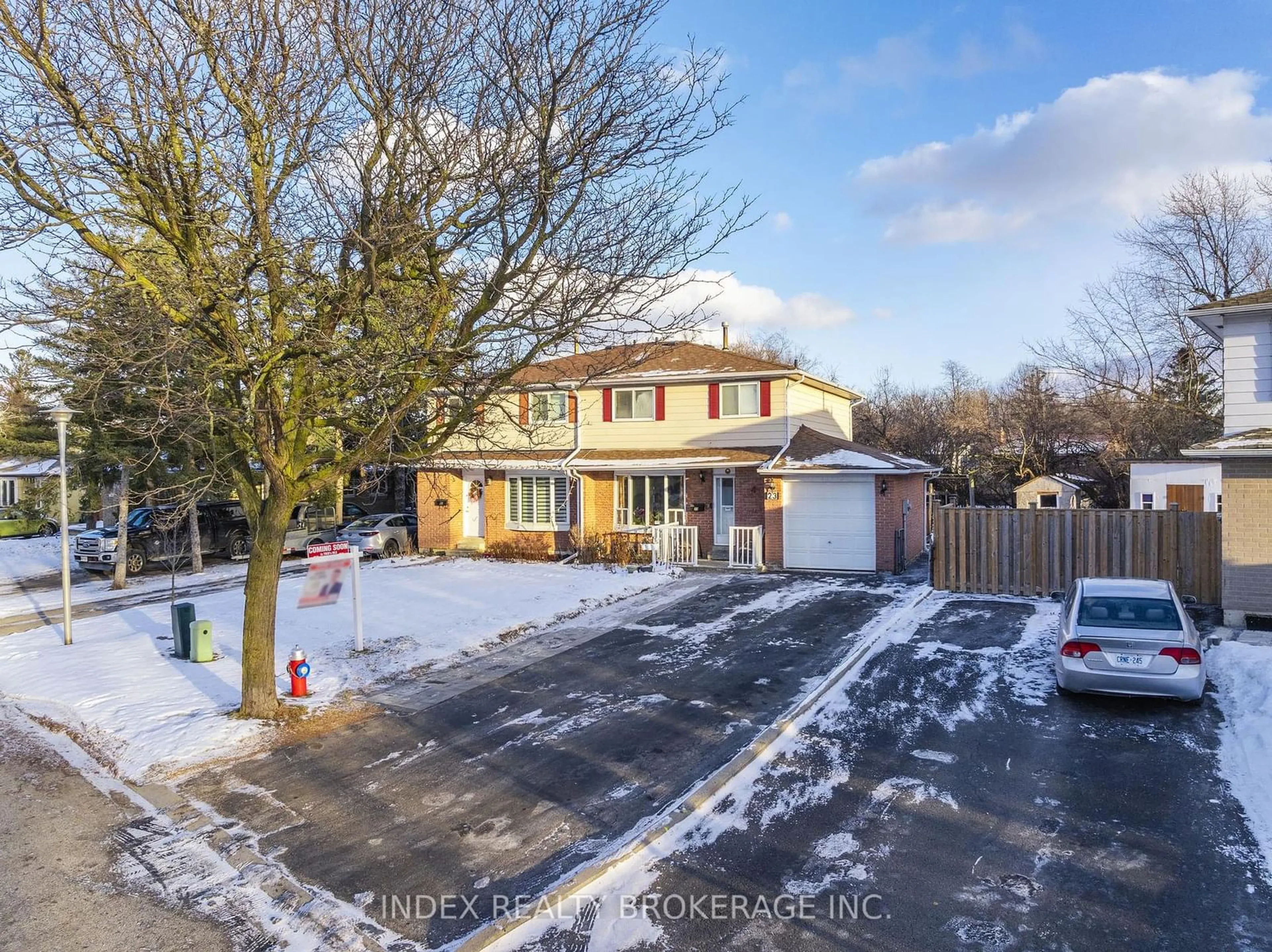 A pic from outside/outdoor area/front of a property/back of a property/a pic from drone, street for 23 Mandarin Cres, Brampton Ontario L6S 2S2