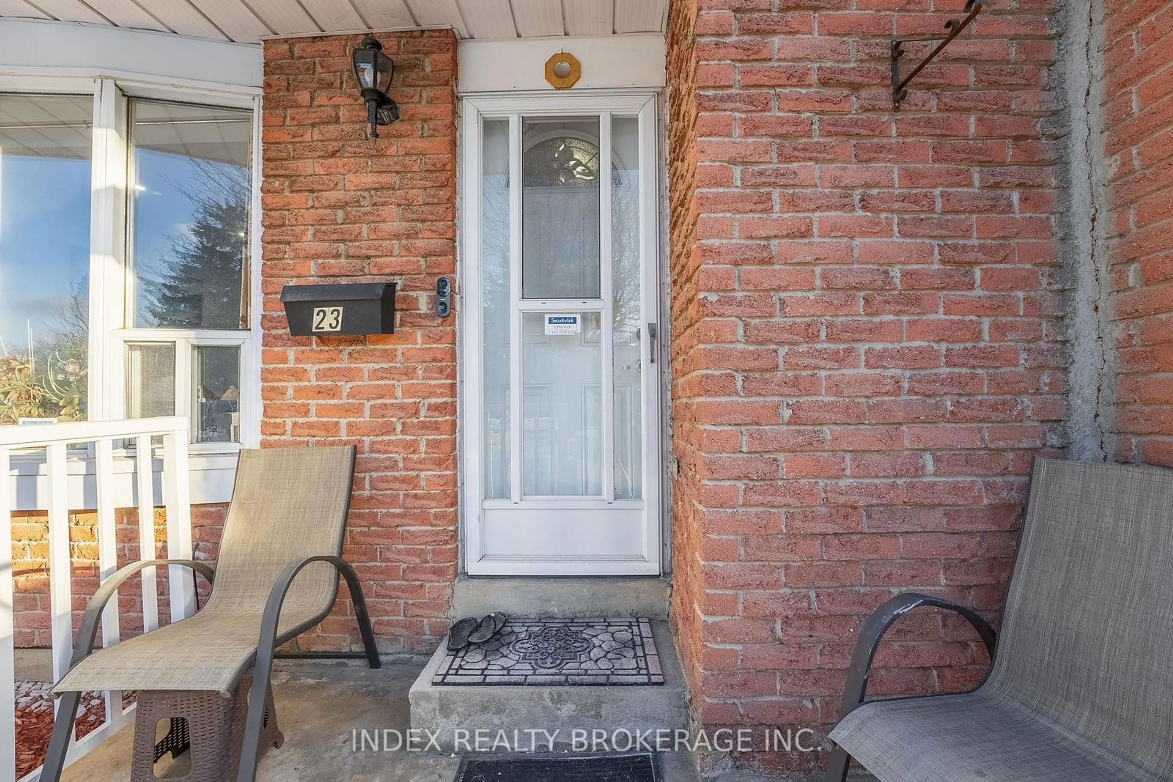 Indoor entryway for 23 Mandarin Cres, Brampton Ontario L6S 2S2