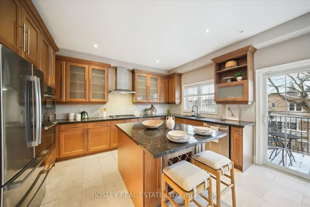 Additional property image - 208 La Rose Ave Unit 15