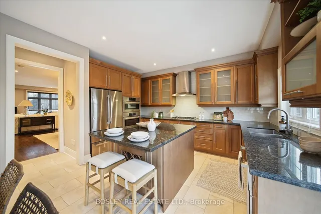Additional property image - 208 La Rose Ave Unit 15