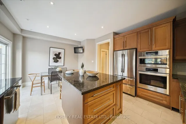 Additional property image - 208 La Rose Ave Unit 15