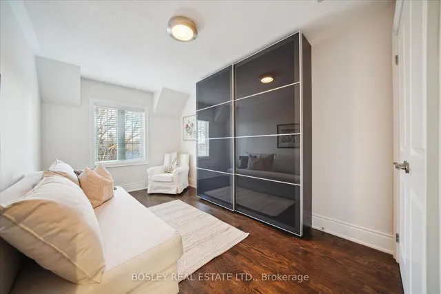 Additional property image - 208 La Rose Ave Unit 15