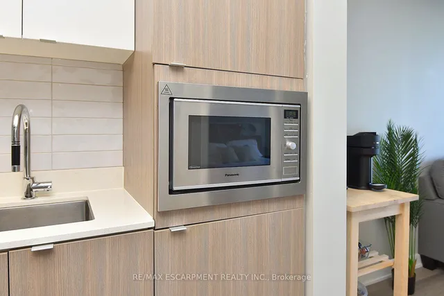 Additional property image - 5220 Dundas St Unit D509