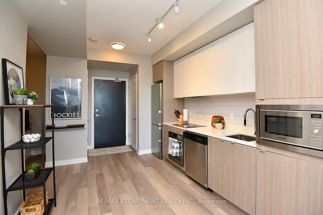 Additional property image - 5220 Dundas St Unit D509