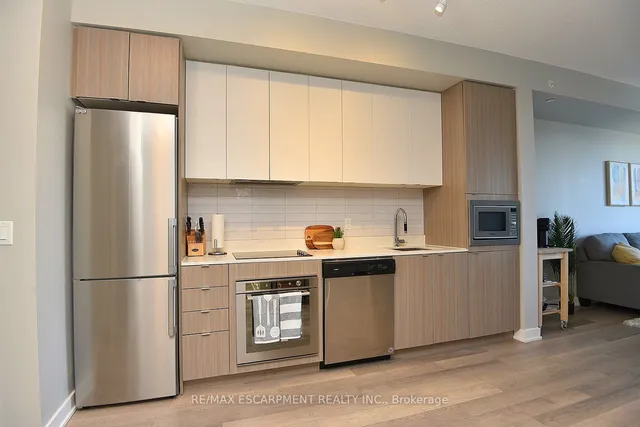 Additional property image - 5220 Dundas St Unit D509