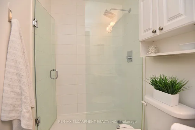 Additional property image - 5220 Dundas St Unit D509