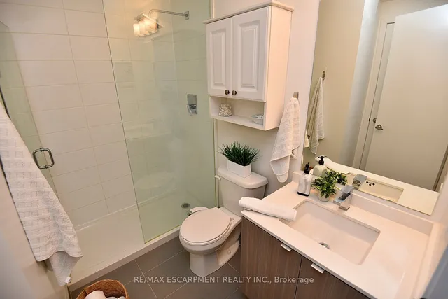 Additional property image - 5220 Dundas St Unit D509